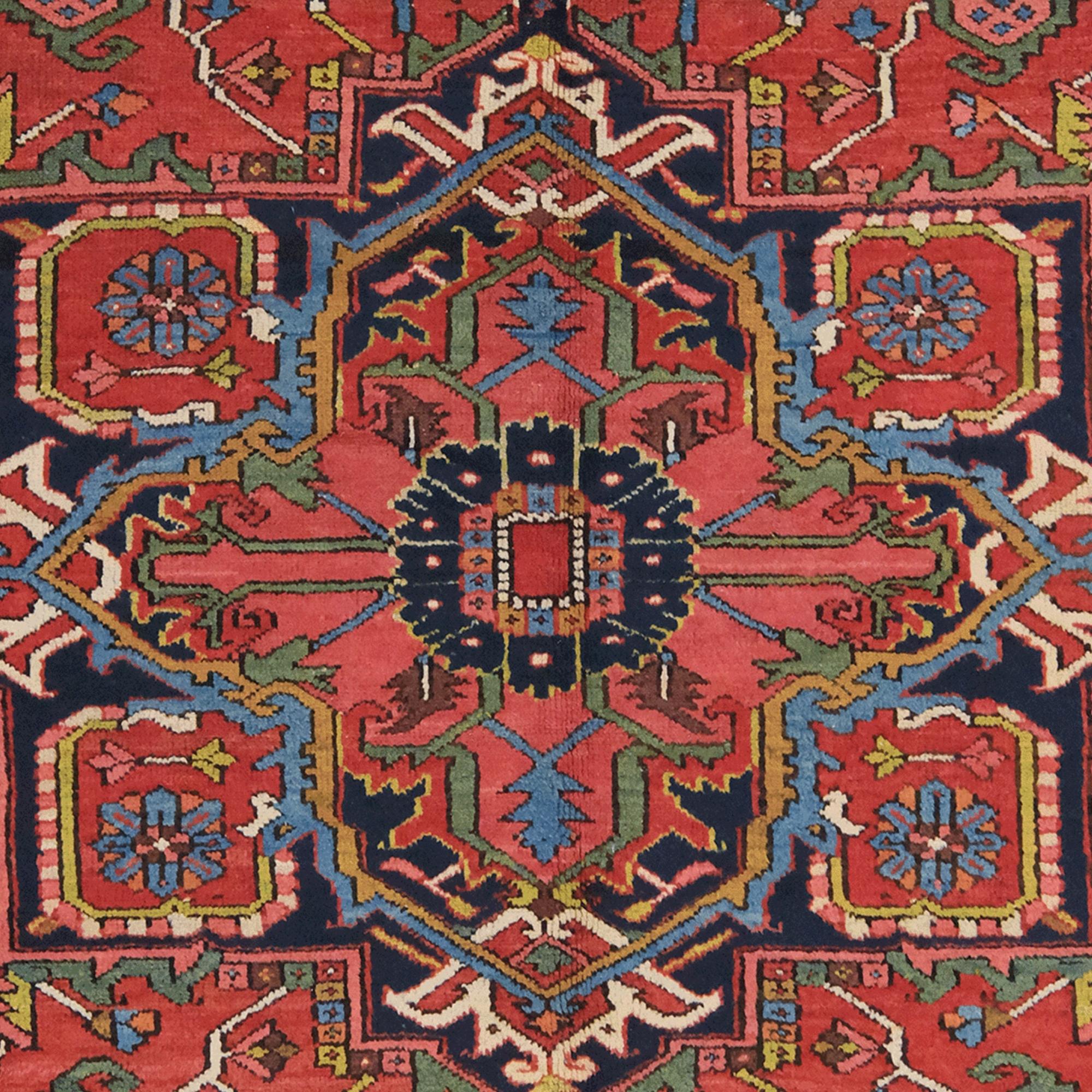Perse Fin du 19e siècle Tapis persan ancien Heriz en vente