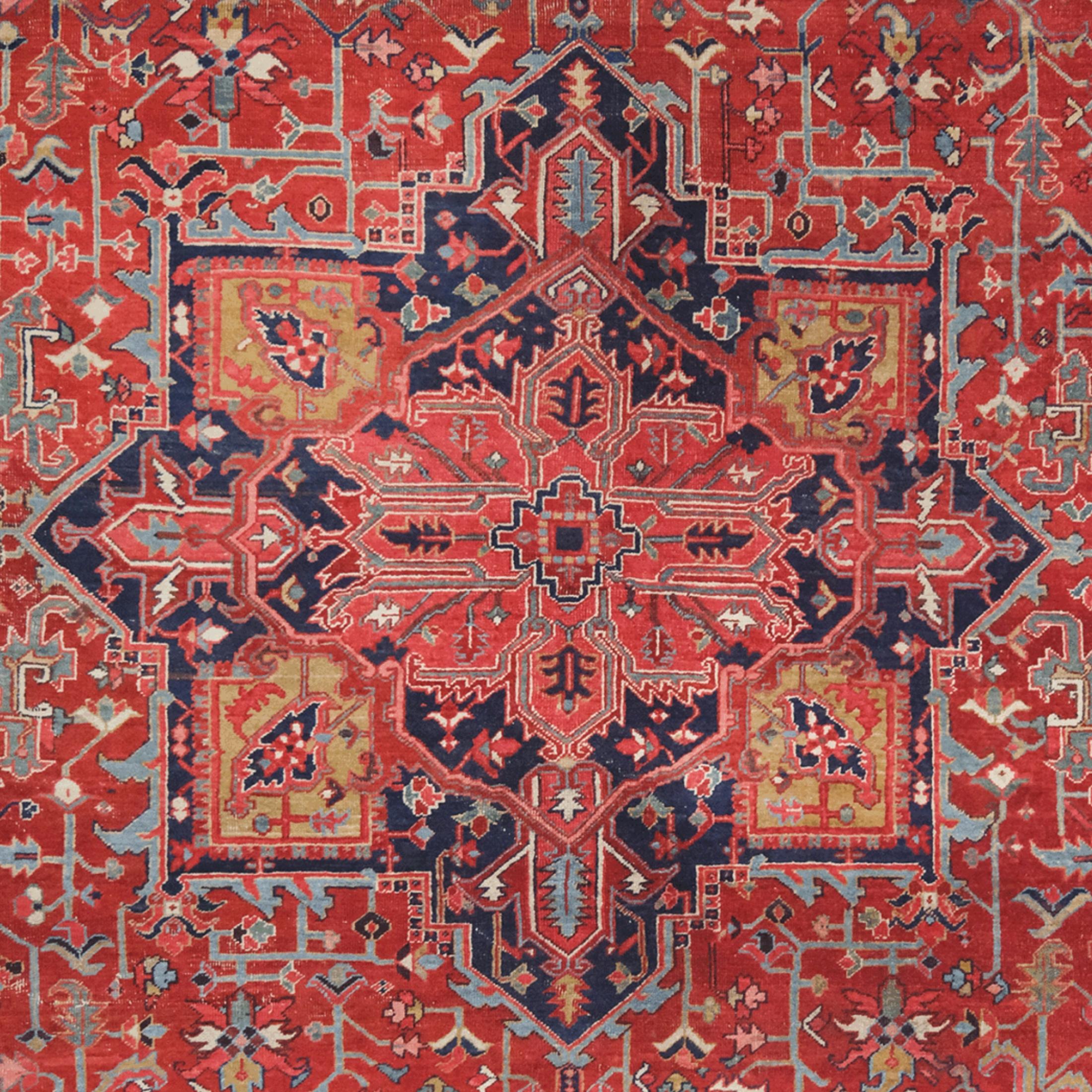 Late of 19th Century Antique Persian Heriz Carpet Persa en venta