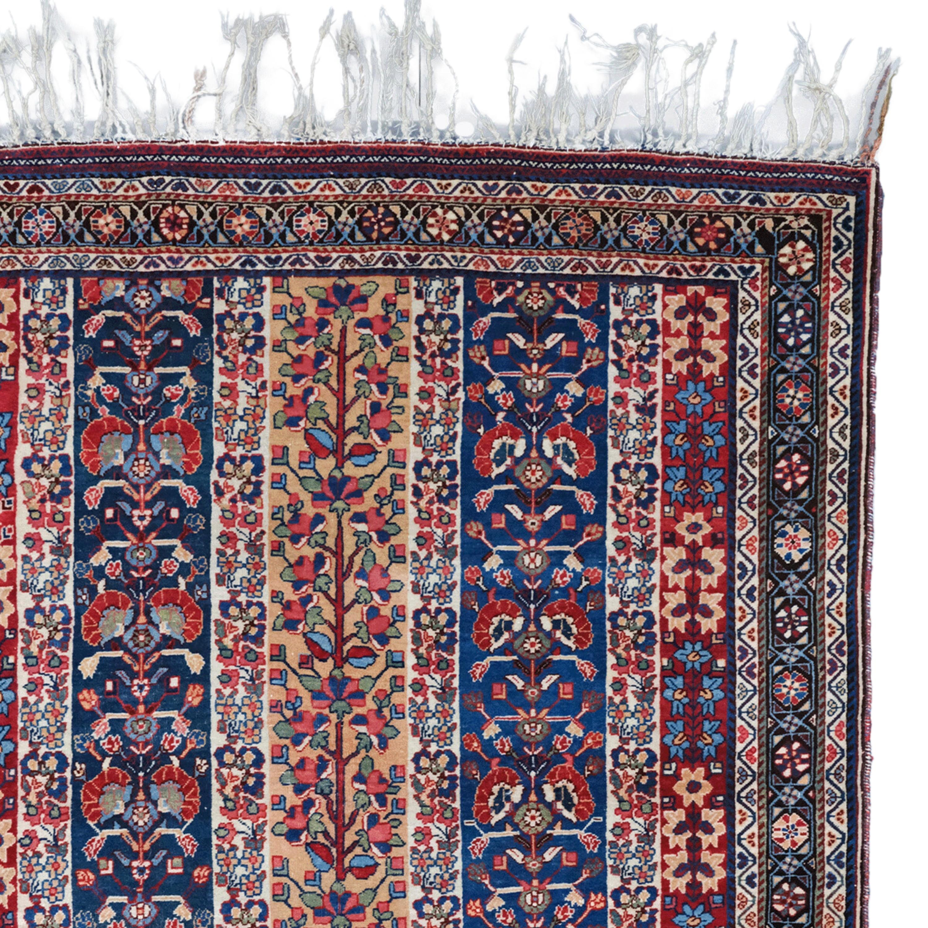 Late Of 19th Century Antique Qashqai Rug - Antique Wool Area Rug In Good Condition For Sale In Sultanahmet, 34