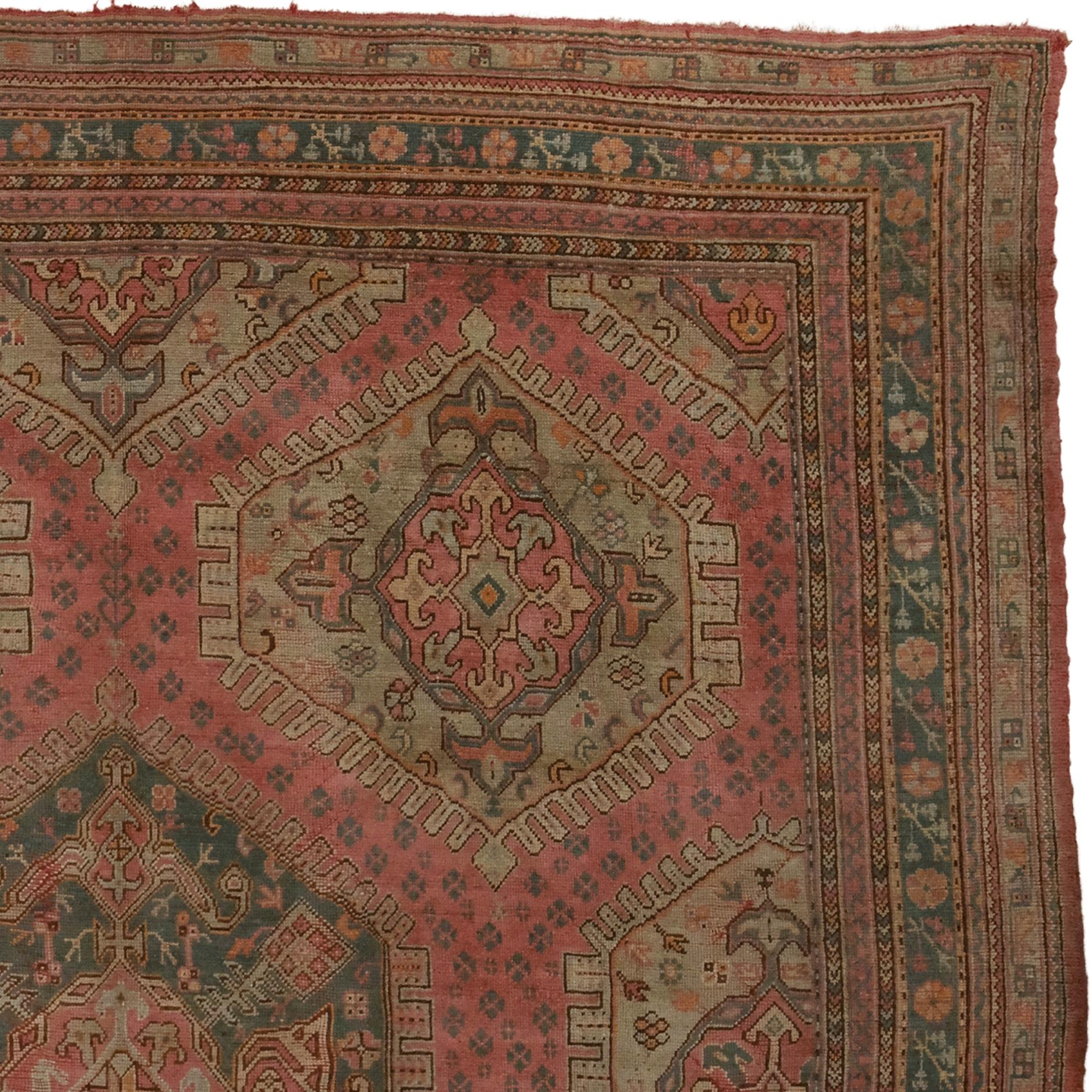 Tissé à la main Fin du 19e siècle Tapis ancien d'Ushak en vente