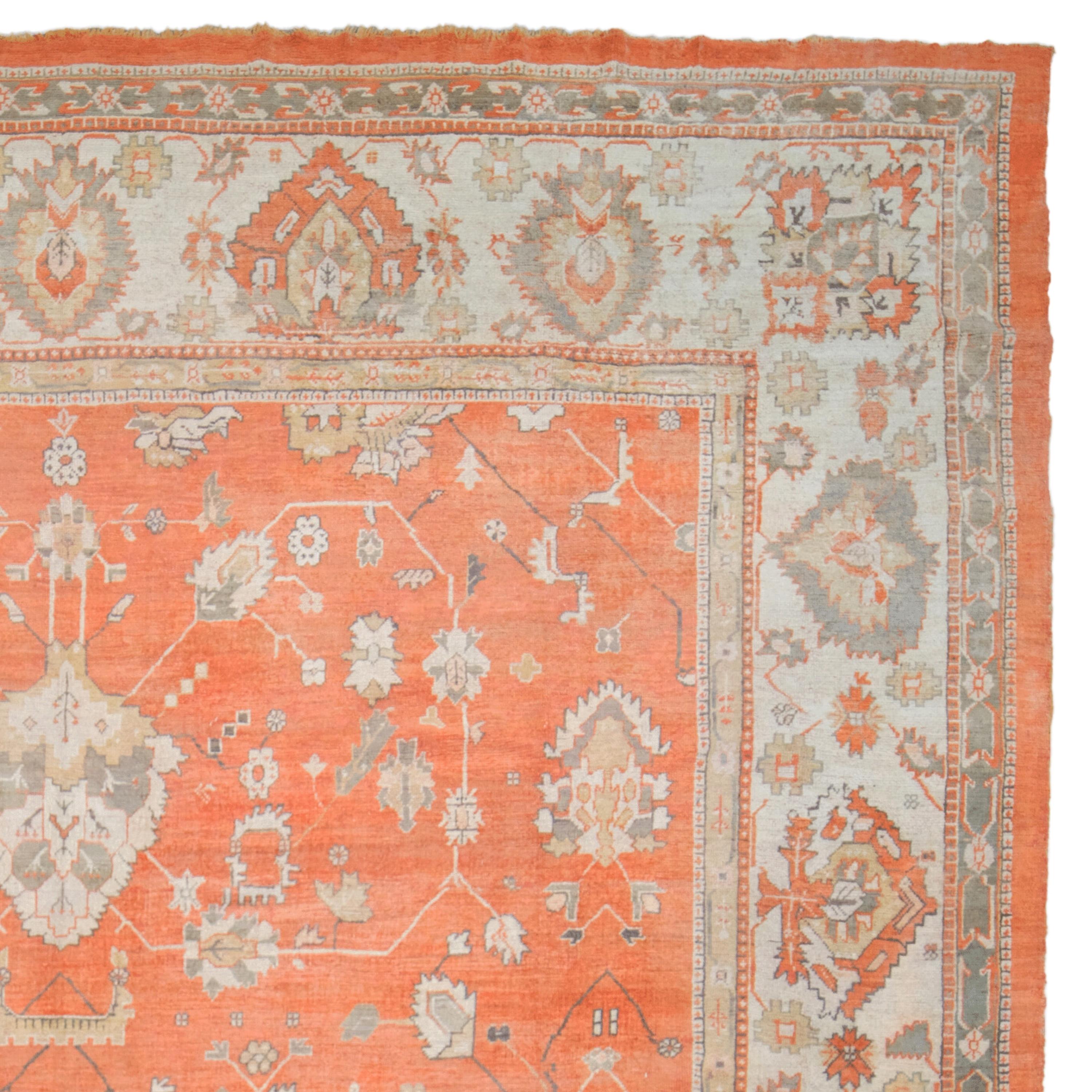 Late of 19th Century Ushak Carpet - Antique Anatolian Carpet In Good Condition For Sale In Sultanahmet, 34