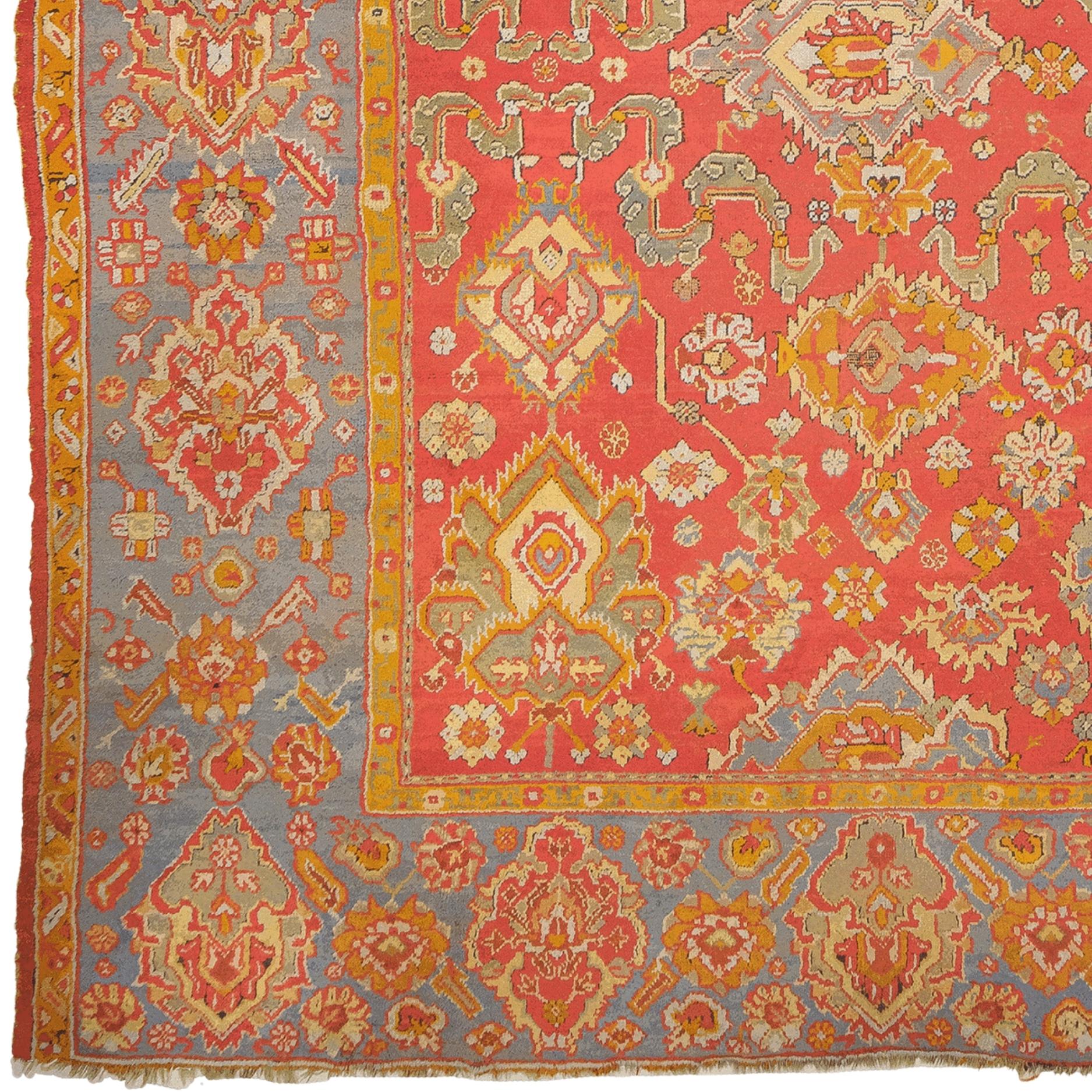 Ce tapis Ushak unique, l'un des exemples les plus précieux du tissage de tapis ottomans profondément enracinés, est l'une des rares pièces dont la richesse historique et la puissance esthétique se perpétuent jusqu'à aujourd'hui. Tissé à la fin du