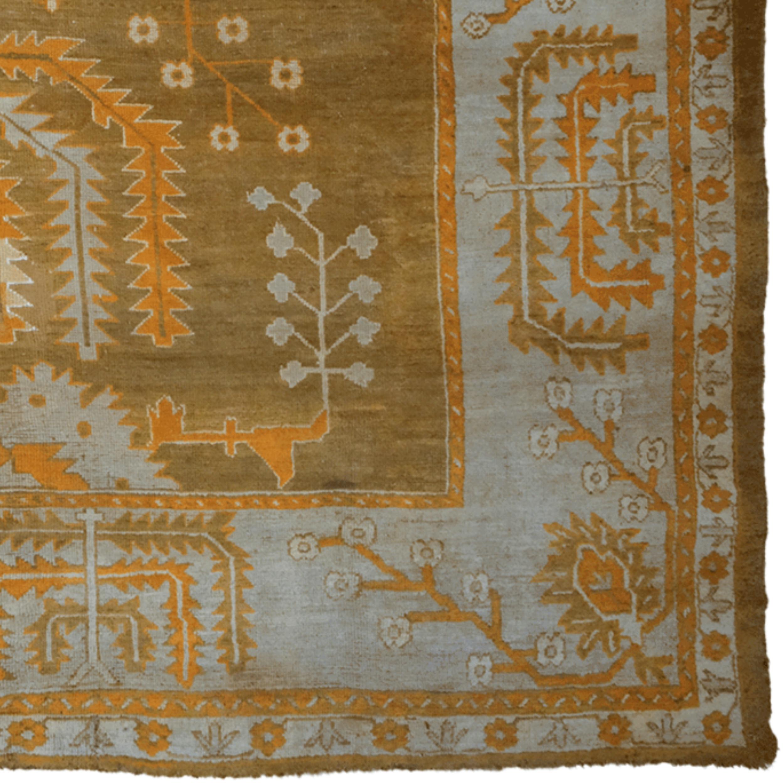 Late of 19th Century Ushak Carpet In Good Condition For Sale In Sultanahmet, 34