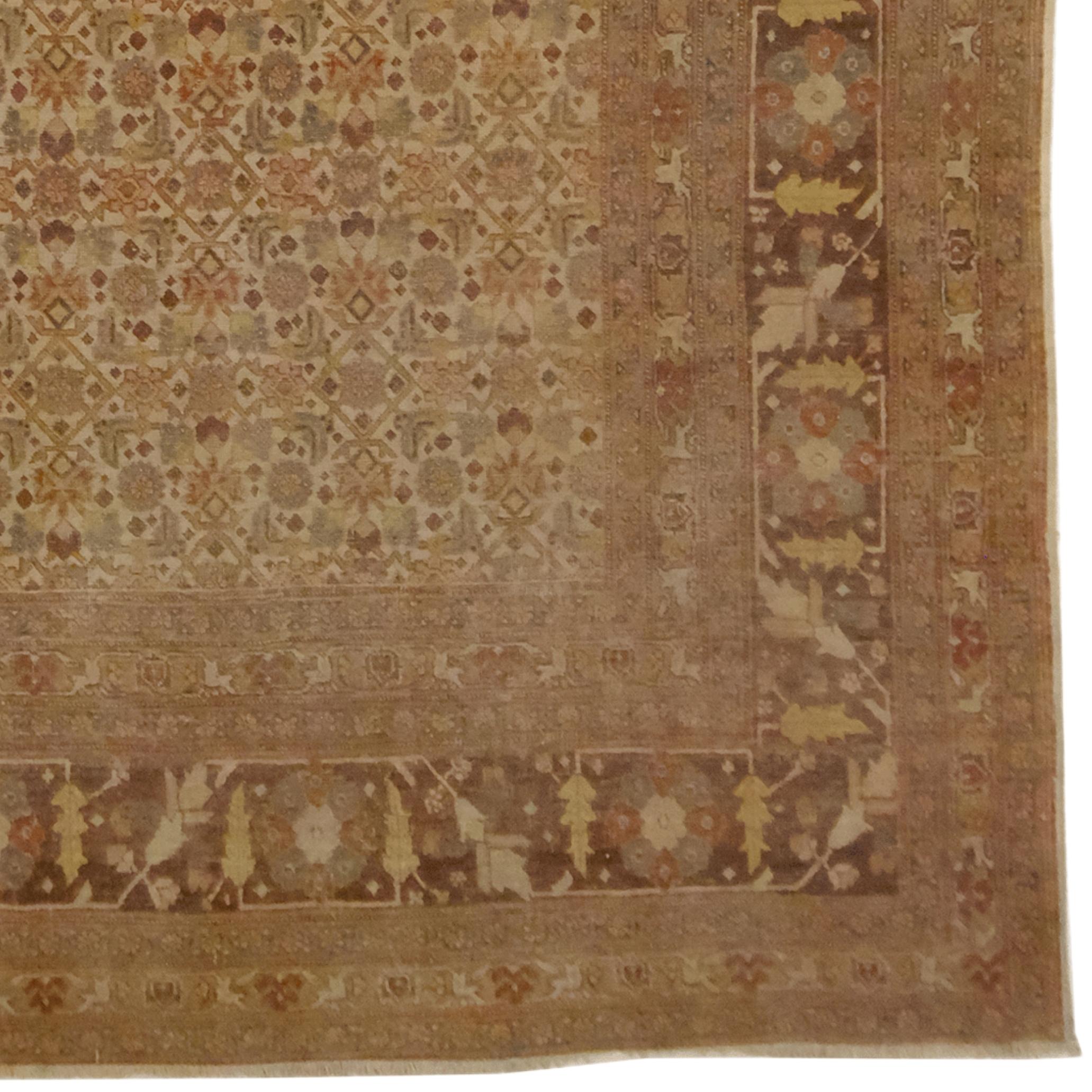 Late of the 19th Century Antique Tabriz Carpet In Good Condition For Sale In Sultanahmet, 34