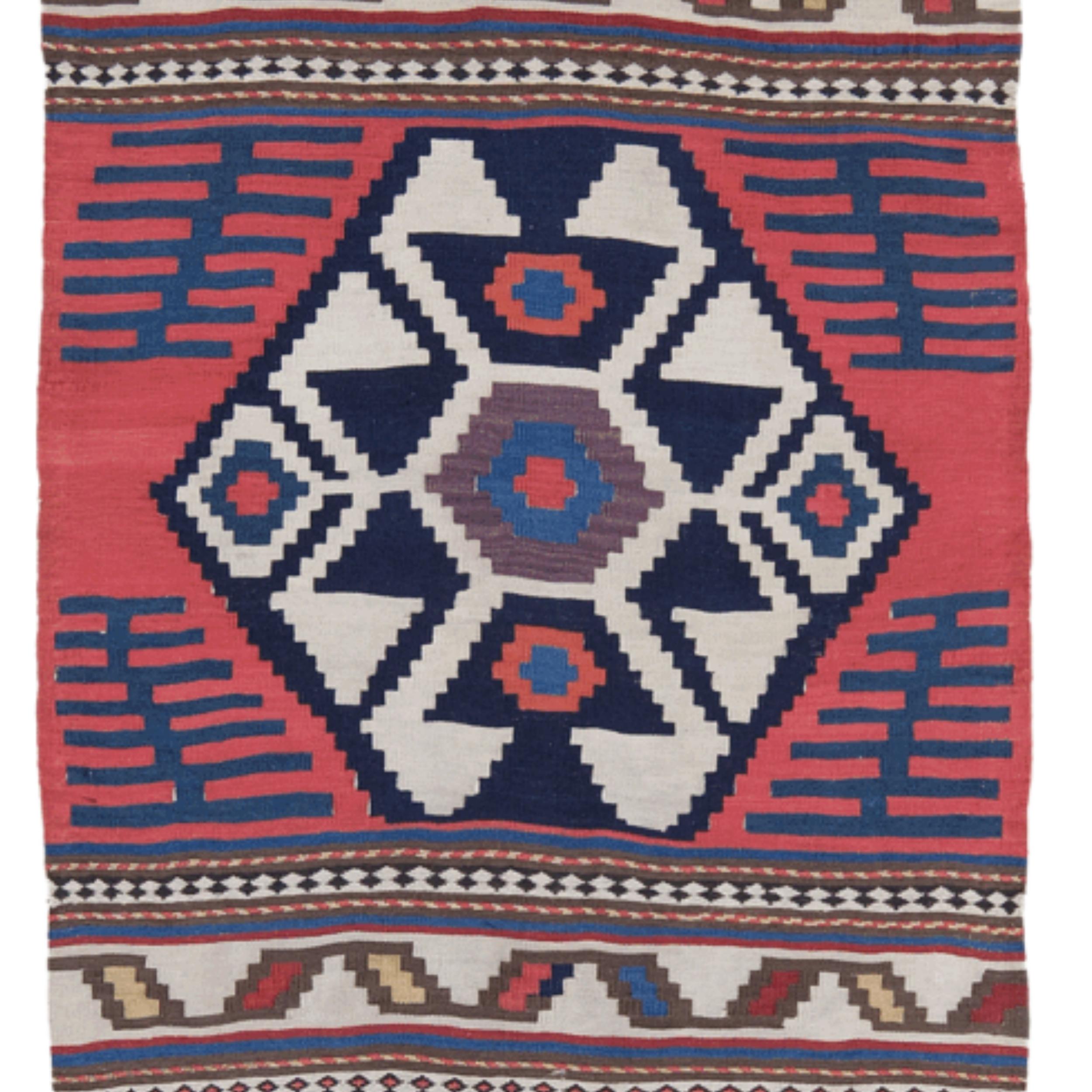 Noué à la main Kilim caucasien de la fin du XIXe siècle en vente