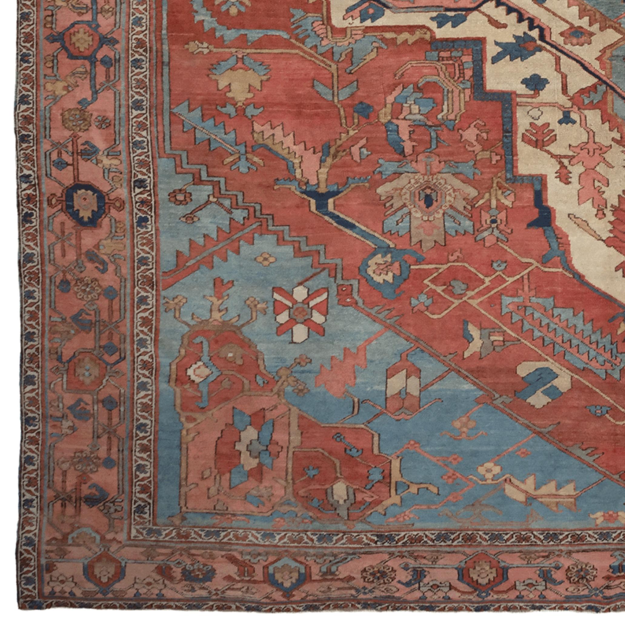 Esta rara alfombra Serapi es una obra maestra que refleja el elegante espíritu de la región de Heriz, en el noroeste de Irán. Data de finales del siglo XIX y es un ejemplo extraordinario que encarna la estética y la artesanía de la época. Versión