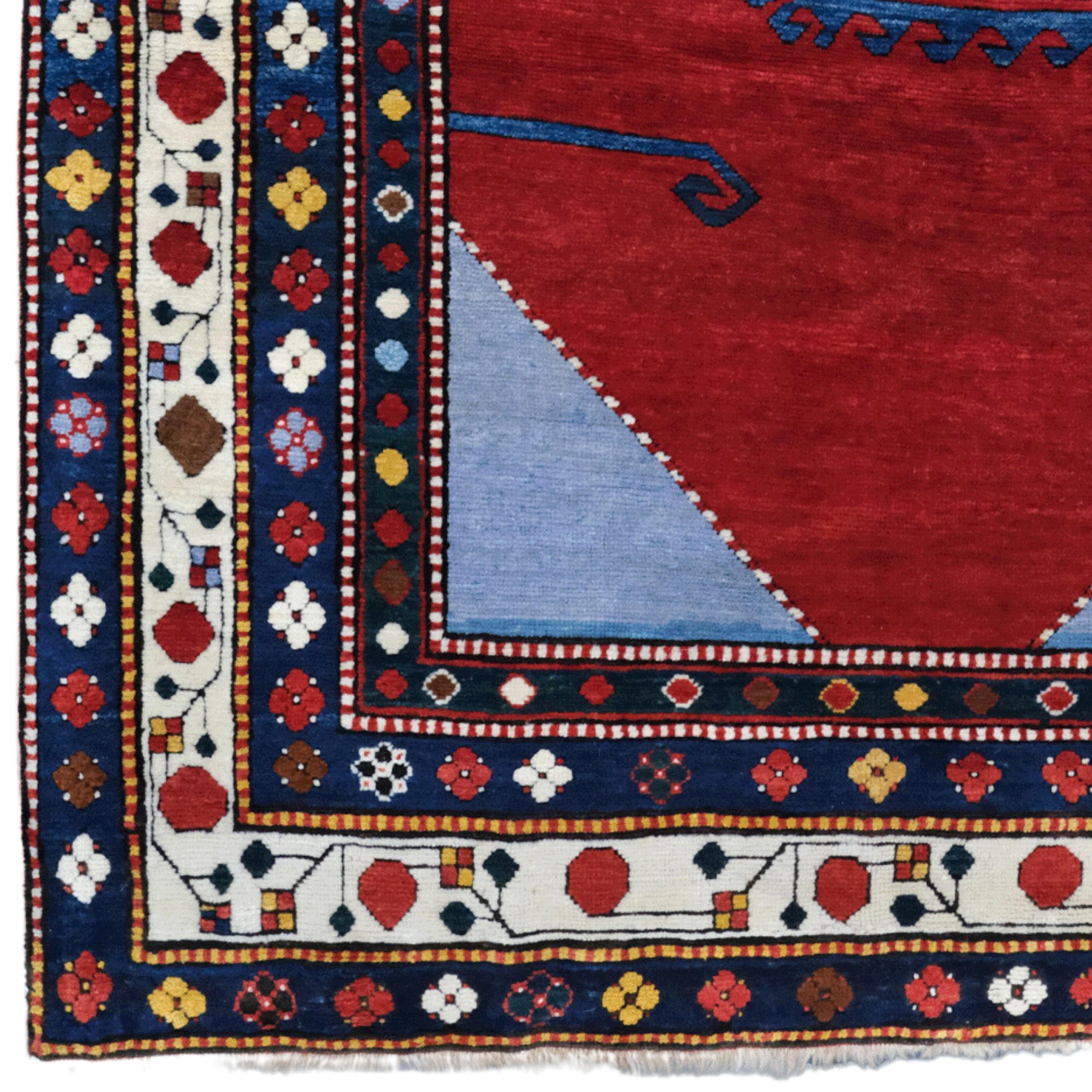Questo magnifico tappeto Lambalo caucasico antico del XIX secolo è un'opera d'arte che riflette l'abilità unica del suo tessitore. Questo tappeto, decorato con profondi toni blu scuro e rossi, attira l'attenzione con i suoi complessi motivi