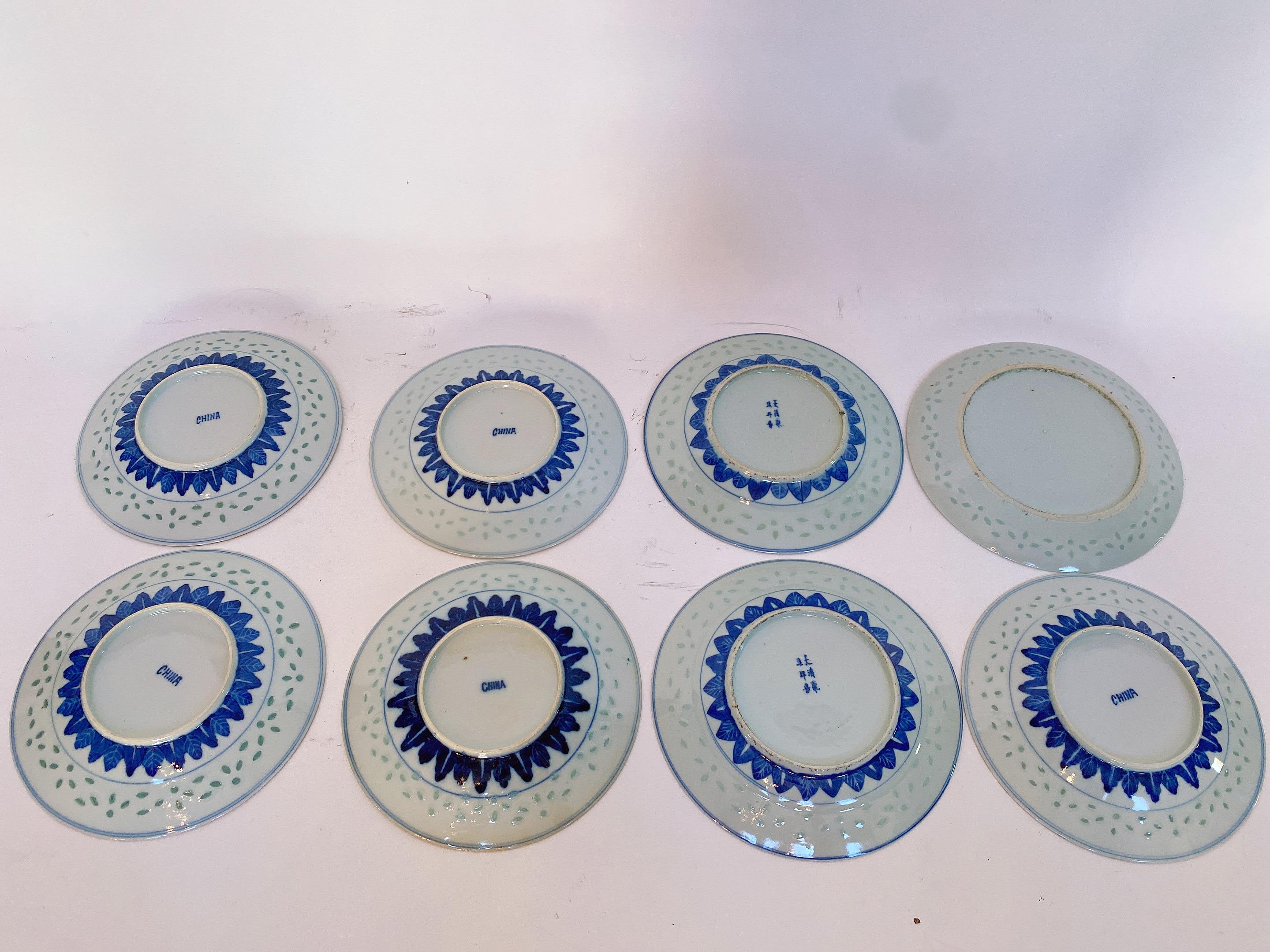 Late Qing Dynasty 50 Pieces Chinese Rice-Pattern Decorated Porcelain Sets For Sale 2
