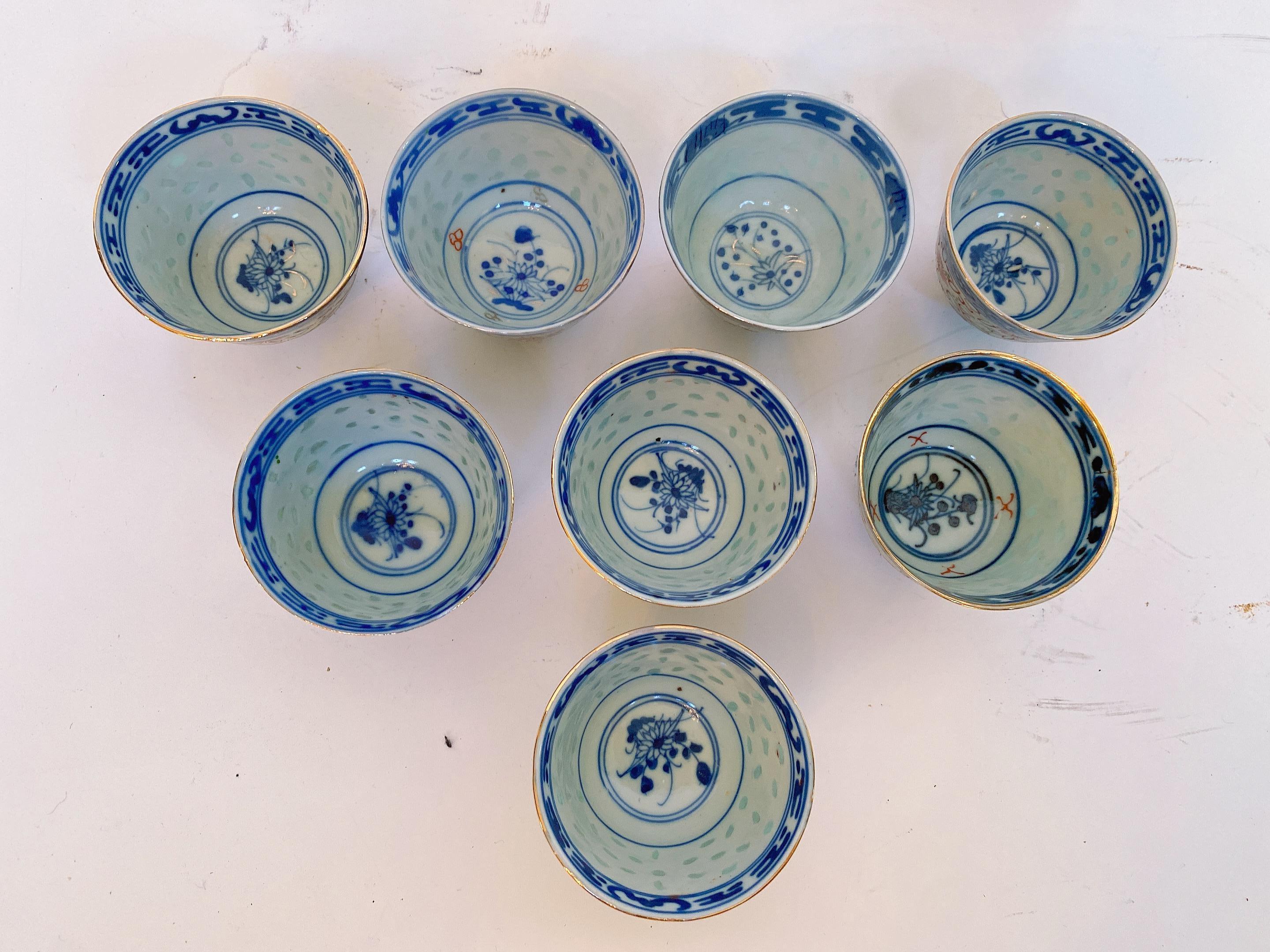 Late Qing Dynasty 50 Pieces Chinese Rice-Pattern Decorated Porcelain Sets For Sale 3