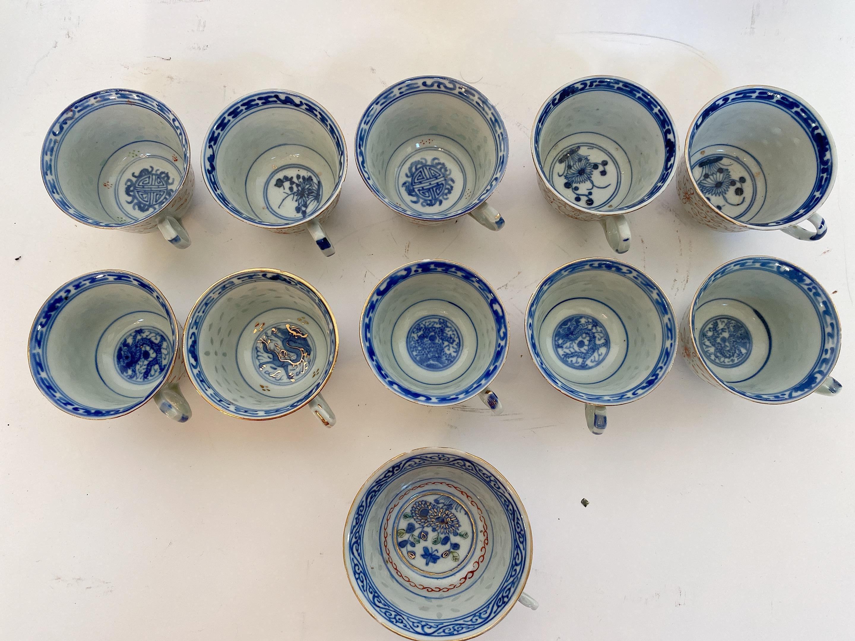 Late Qing Dynasty 50 Pieces Chinese Rice-Pattern Decorated Porcelain Sets For Sale 6