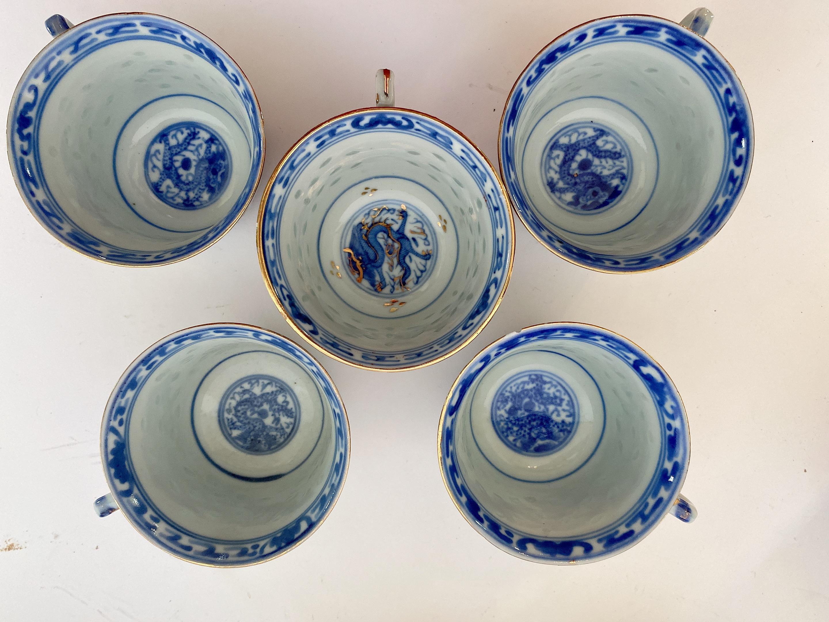 Late Qing Dynasty 50 Pieces Chinese Rice-Pattern Decorated Porcelain Sets For Sale 7