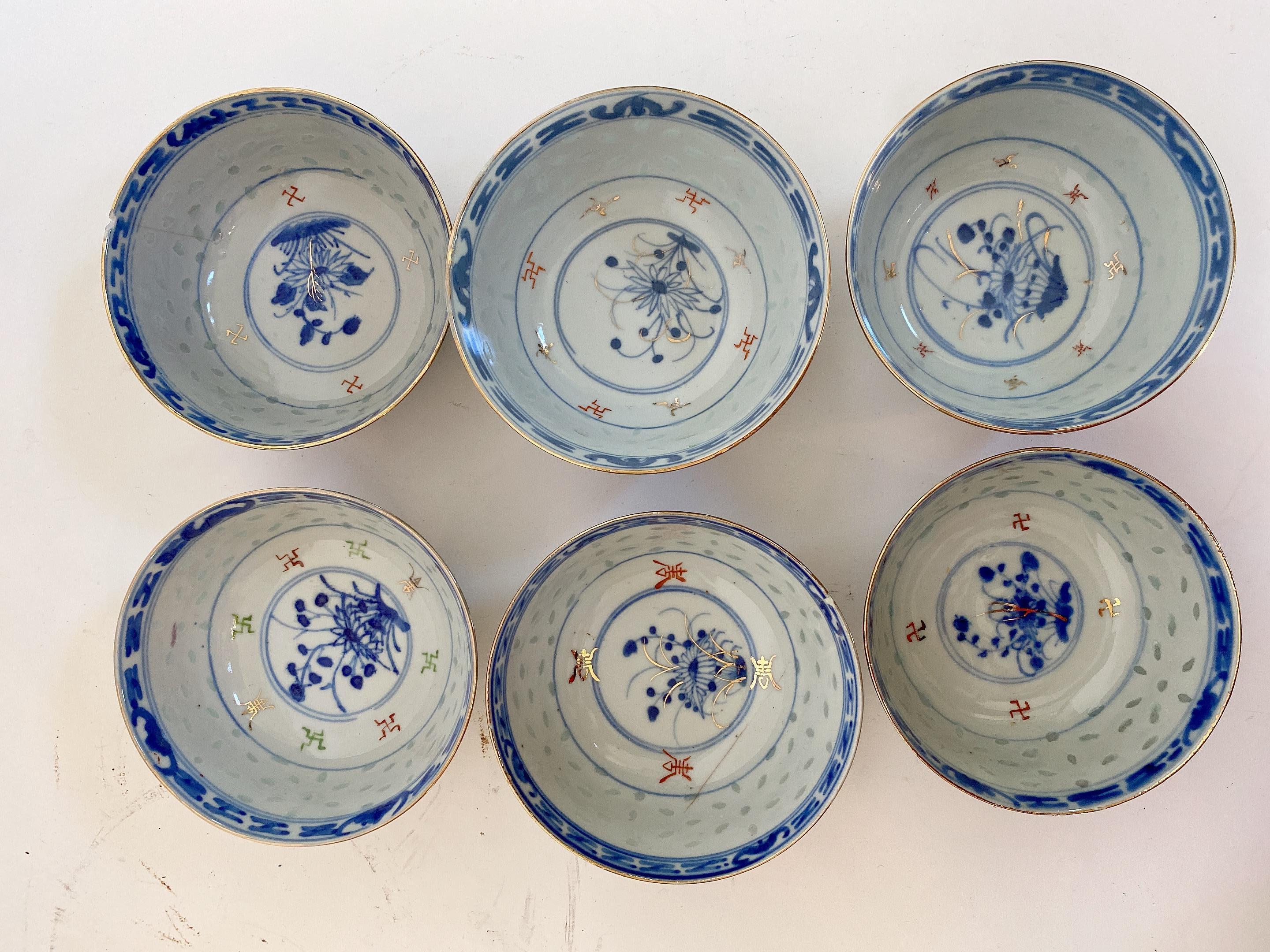 Late Qing Dynasty 50 Pieces Chinese Rice-Pattern Decorated Porcelain Sets For Sale 11