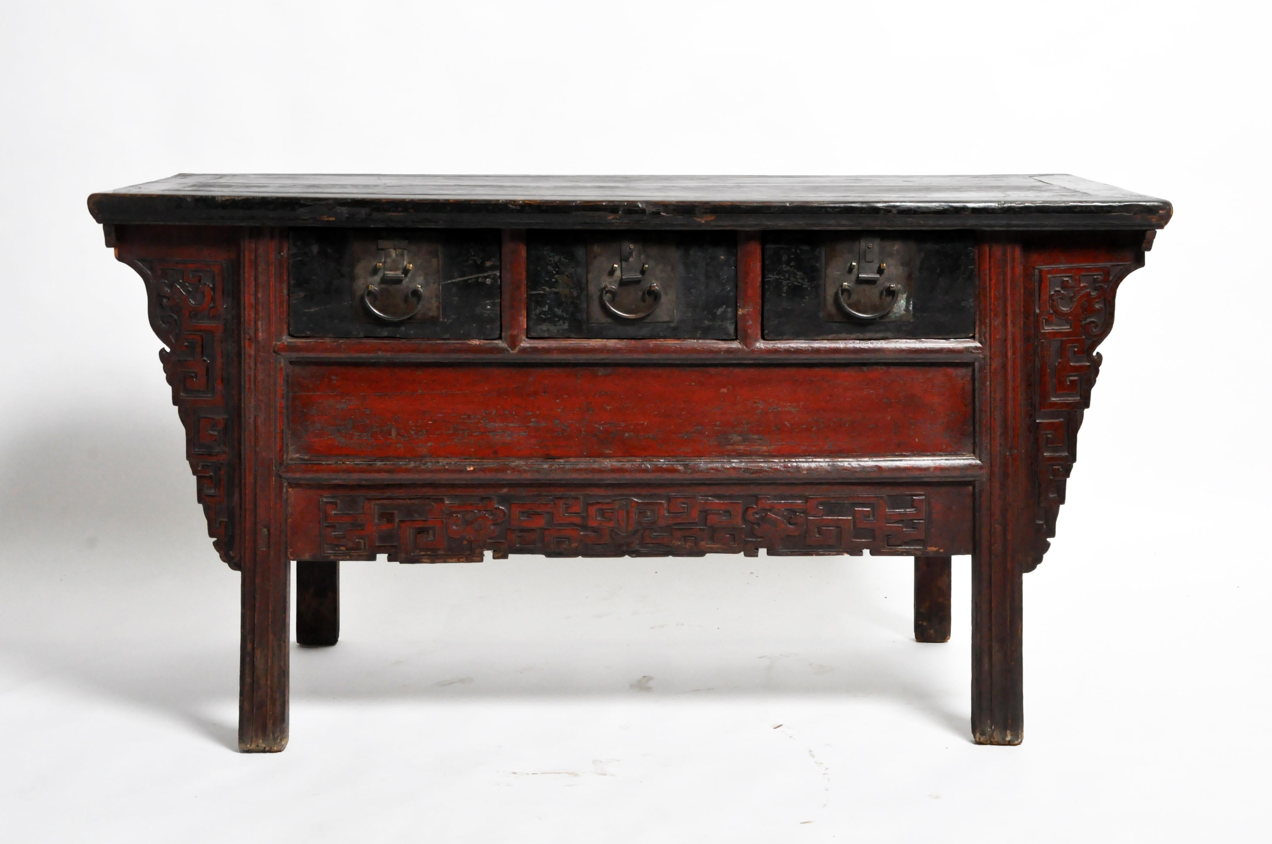 Late Qing Dynasty Altar Coffer with 3 Drawers and Original Patina In Good Condition In Chicago, IL
