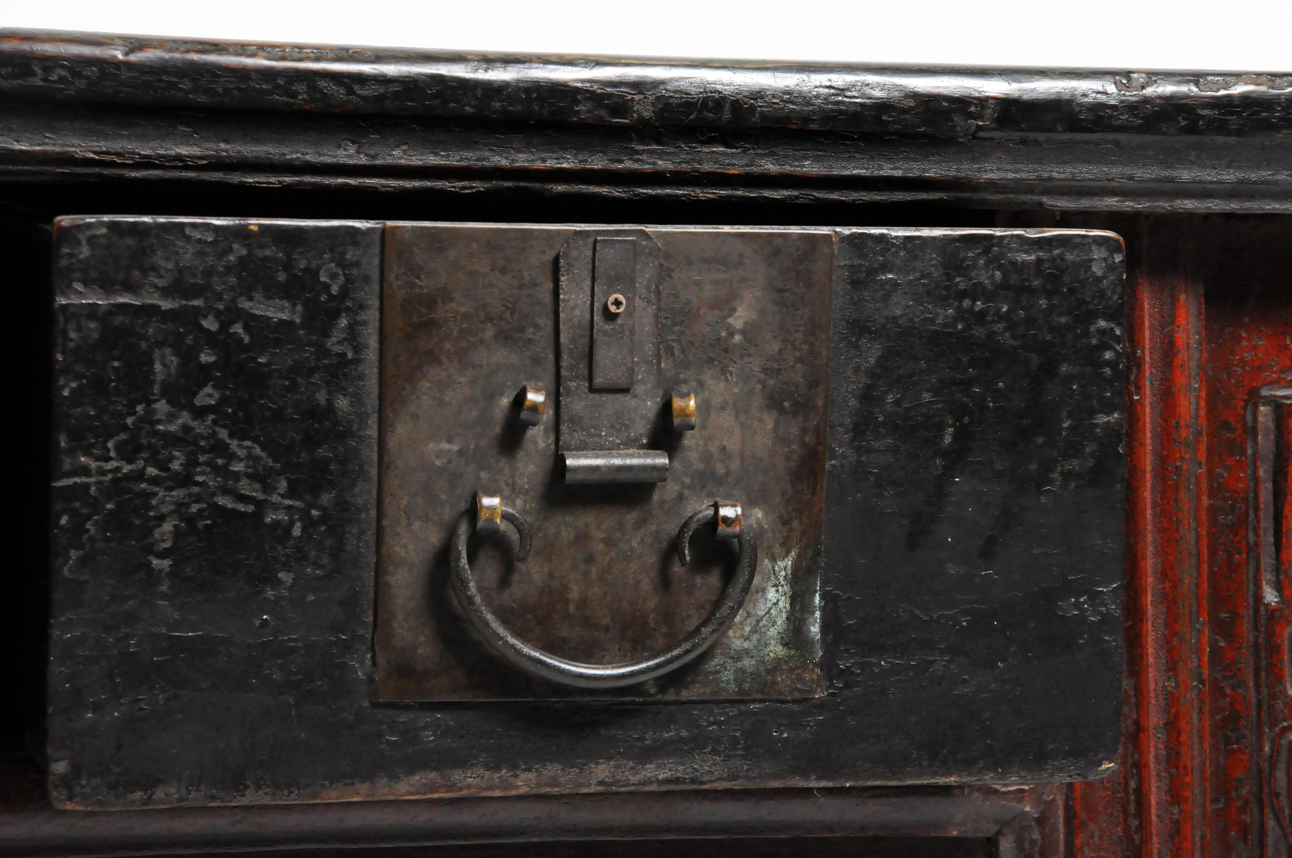 Late Qing Dynasty Altar Coffer with 3 Drawers and Original Patina 3