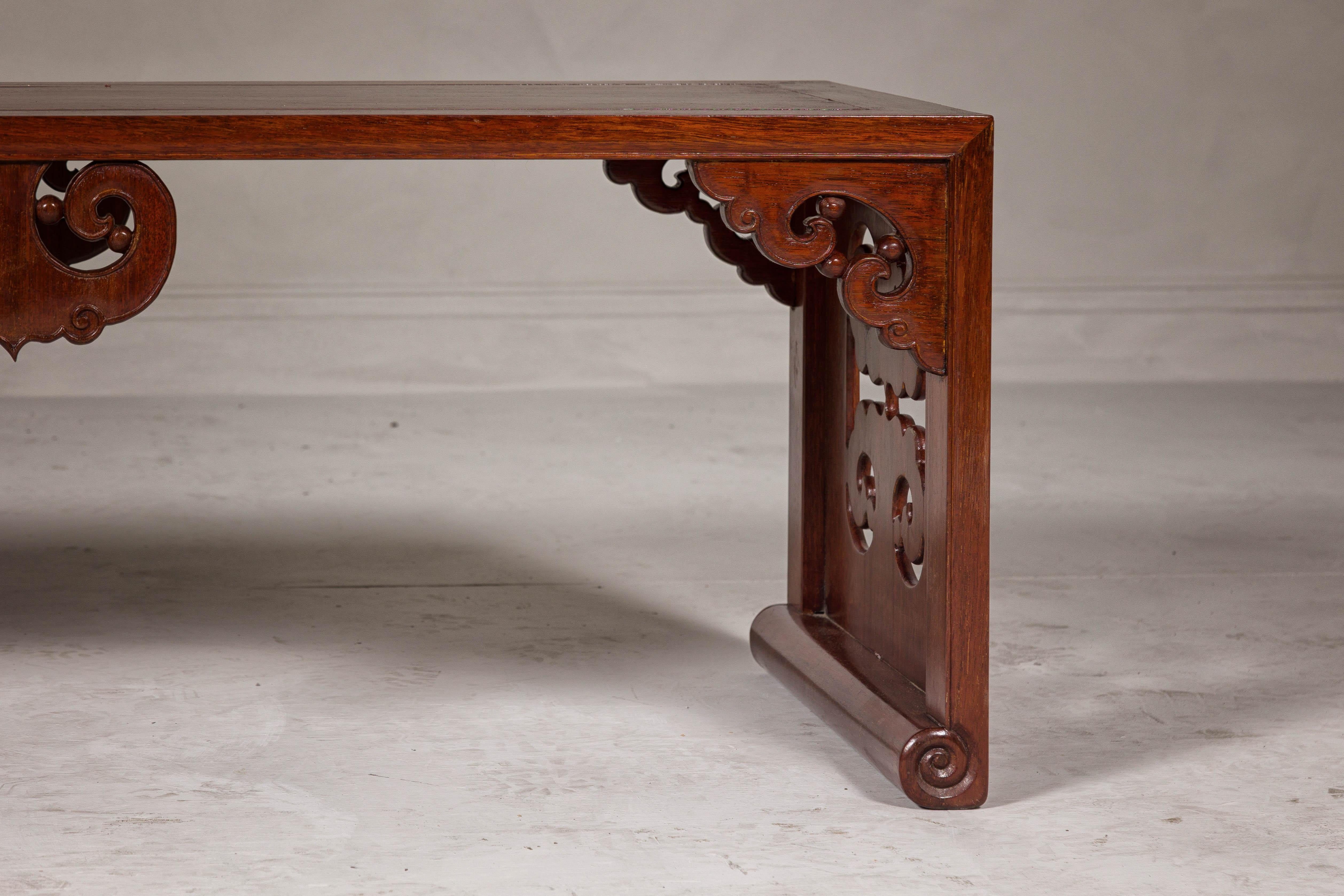 Late Qing Dynasty Brown Lacquered Coffee Table with Openwork Cloud Motifs For Sale 4
