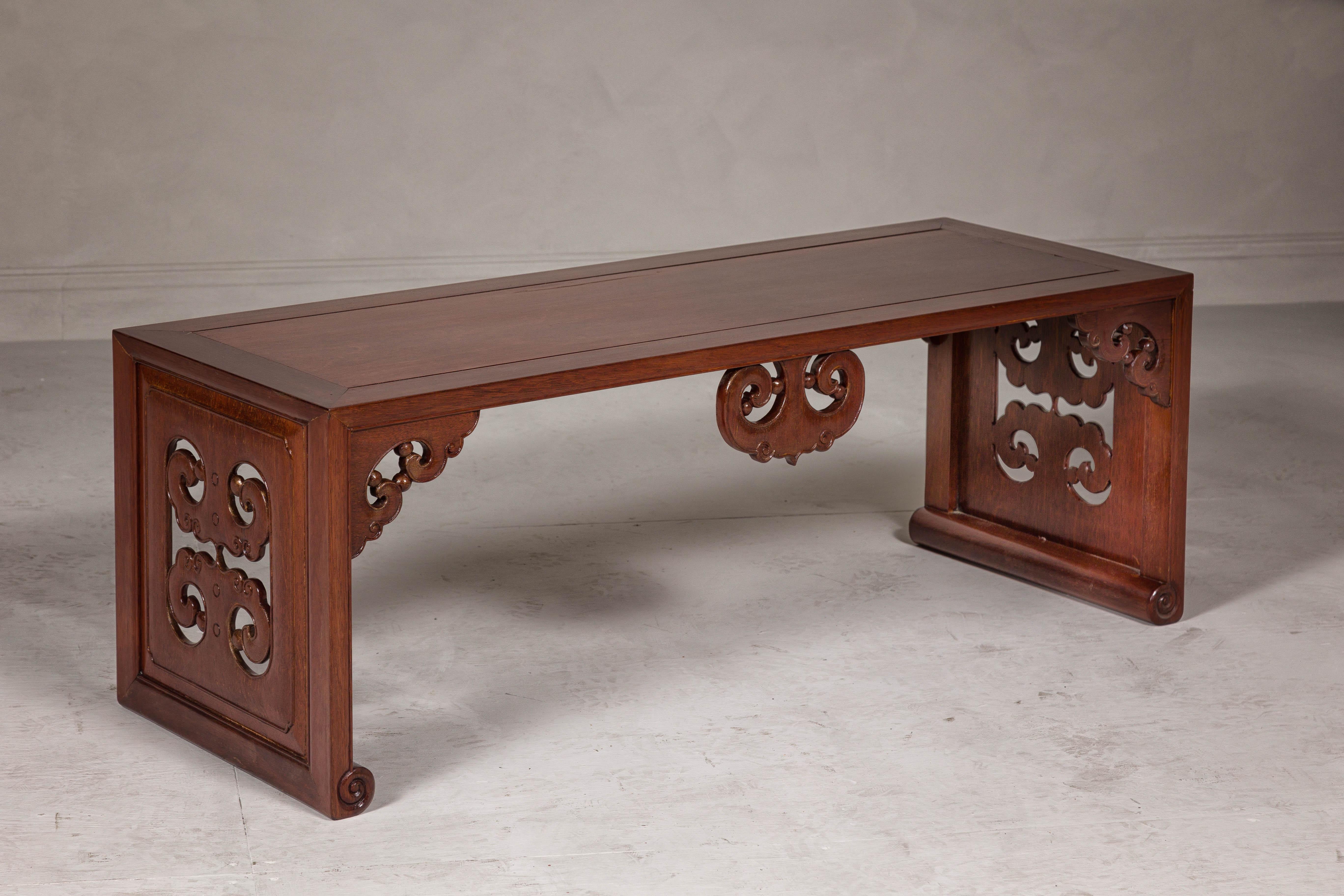 Late Qing Dynasty Brown Lacquered Coffee Table with Openwork Cloud Motifs For Sale 6
