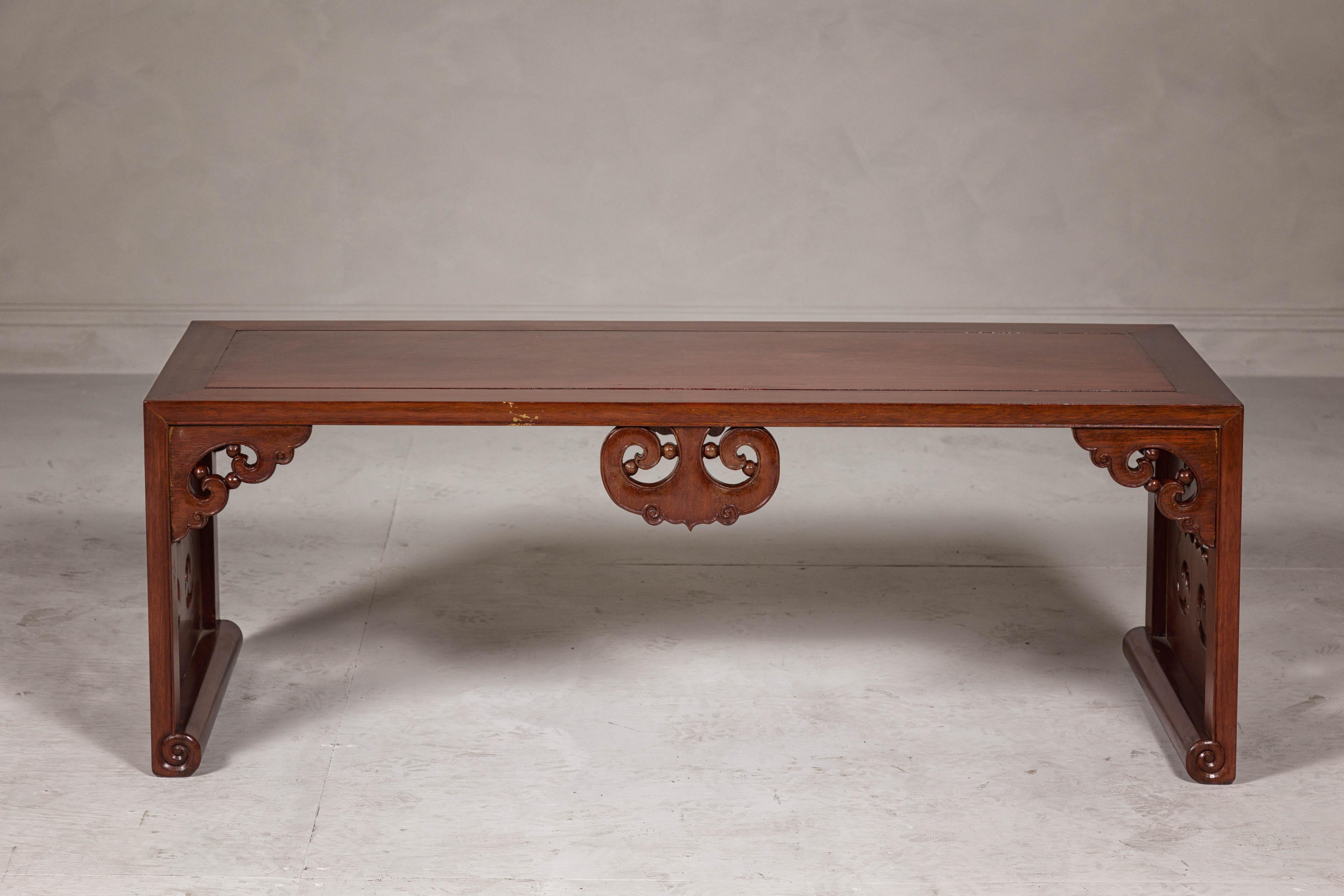Late Qing Dynasty Brown Lacquered Coffee Table with Openwork Cloud Motifs For Sale 10