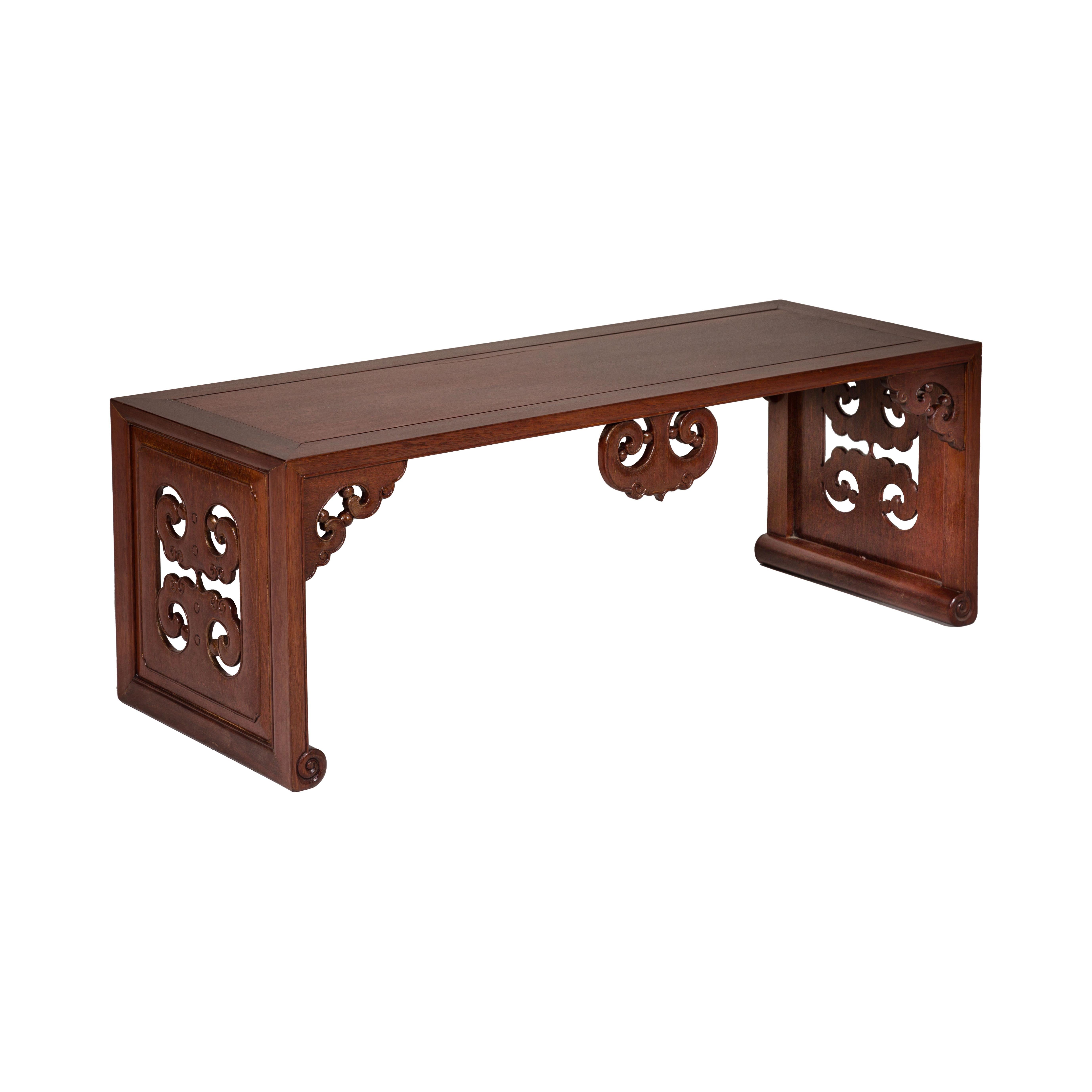 Late Qing Dynasty Brown Lacquered Coffee Table with Openwork Cloud Motifs For Sale 12