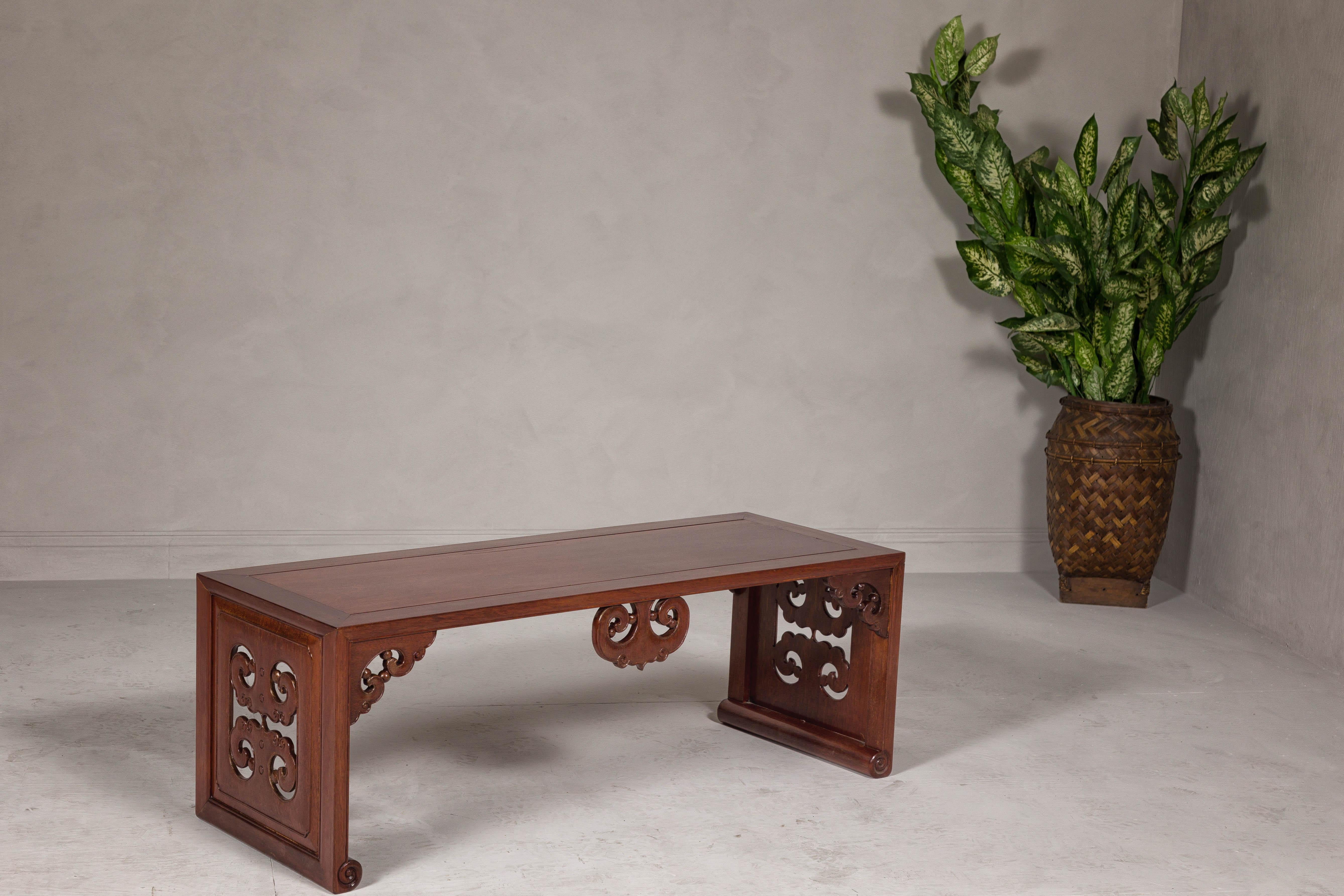 Chinese Late Qing Dynasty Brown Lacquered Coffee Table with Openwork Cloud Motifs For Sale