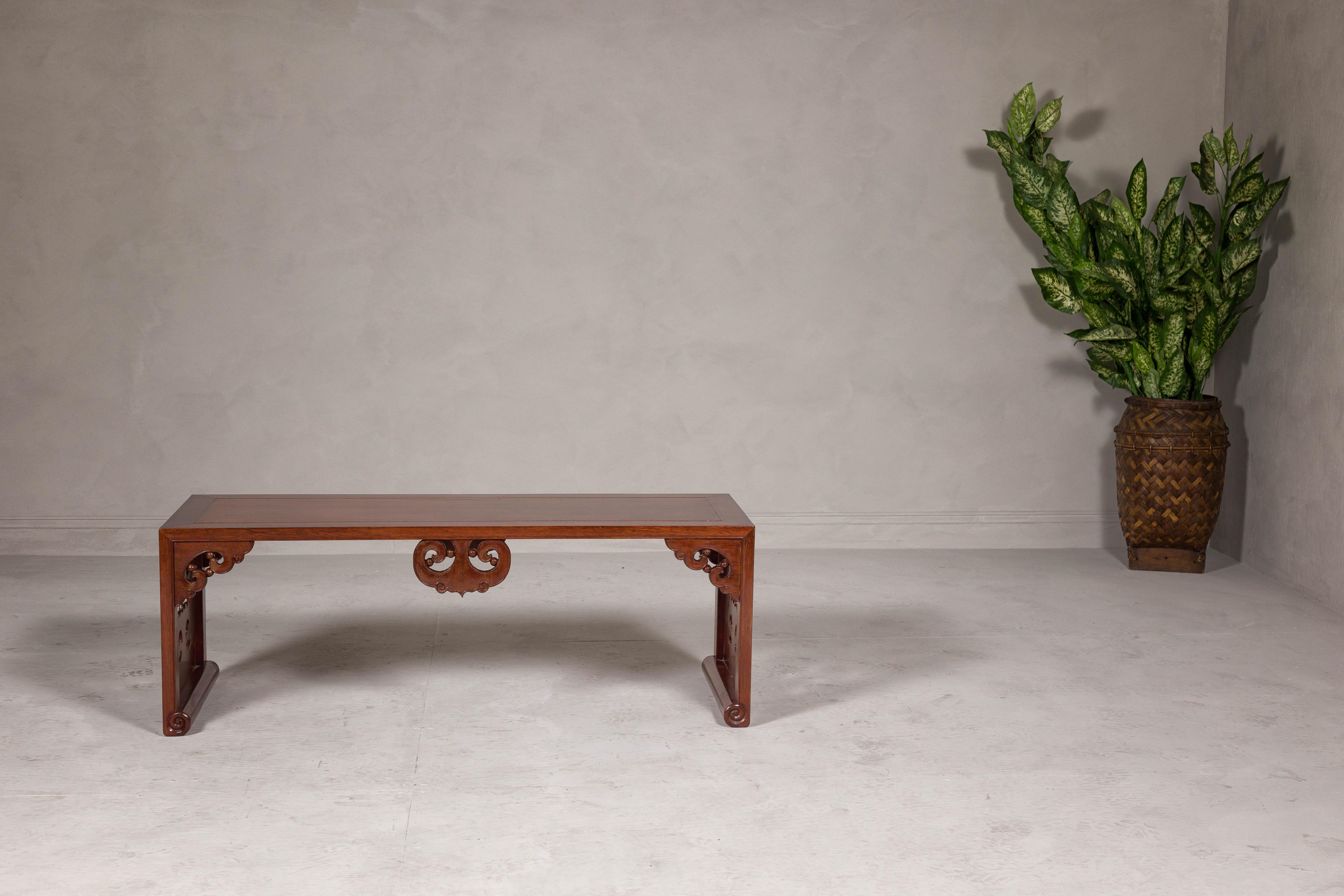 Late Qing Dynasty Brown Lacquered Coffee Table with Openwork Cloud Motifs In Good Condition For Sale In Yonkers, NY
