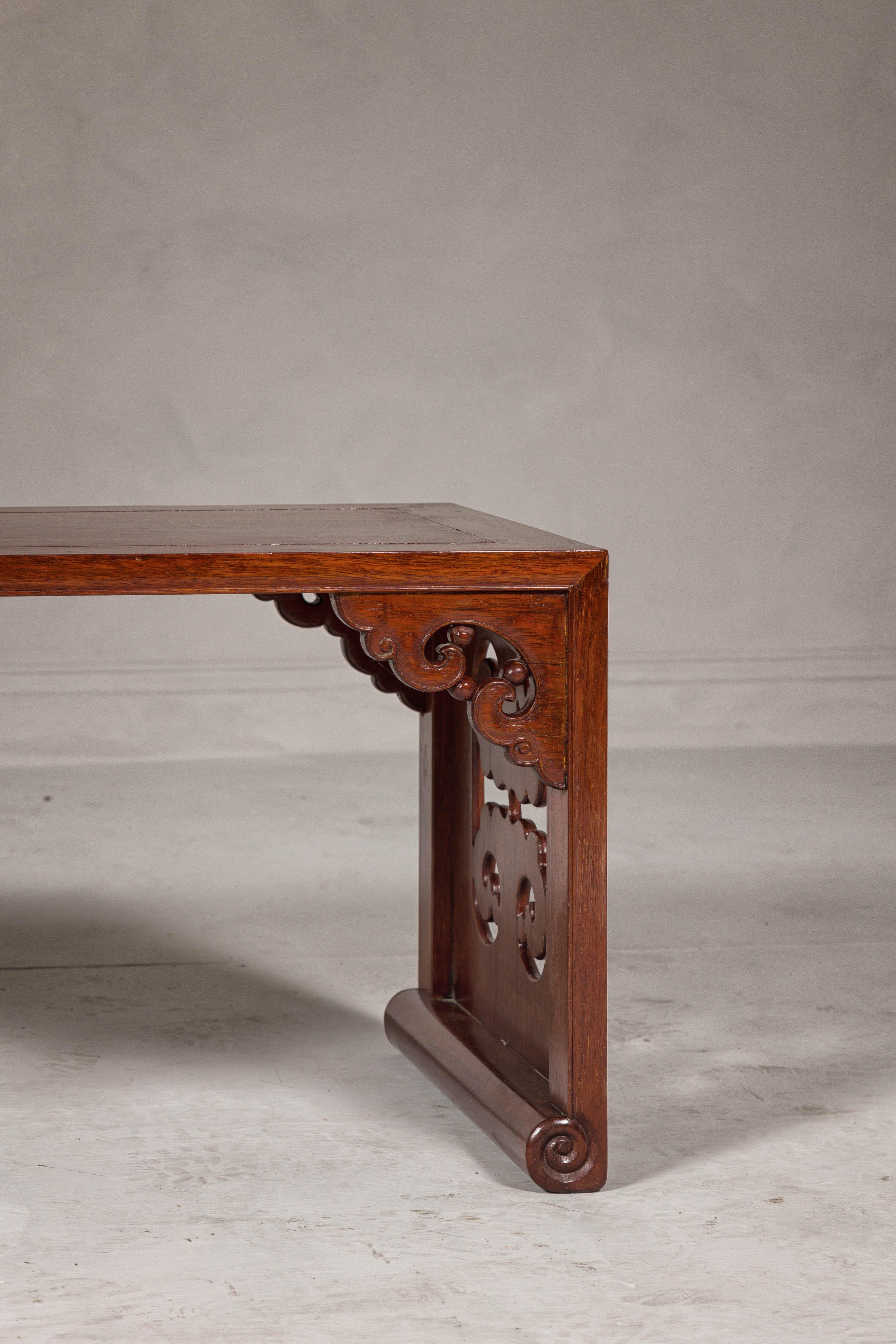 Late Qing Dynasty Brown Lacquered Coffee Table with Openwork Cloud Motifs For Sale 1