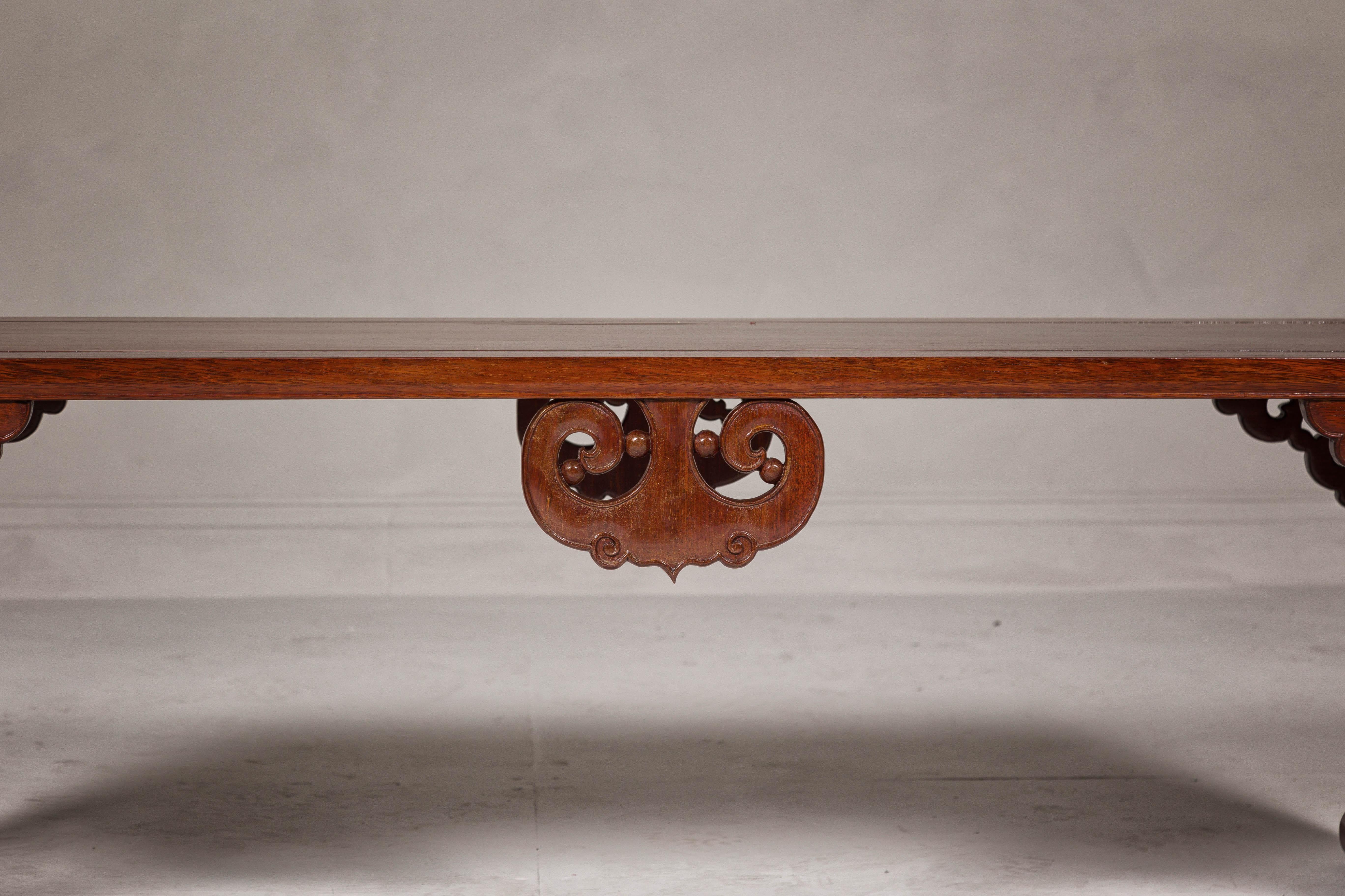 Late Qing Dynasty Brown Lacquered Coffee Table with Openwork Cloud Motifs For Sale 2