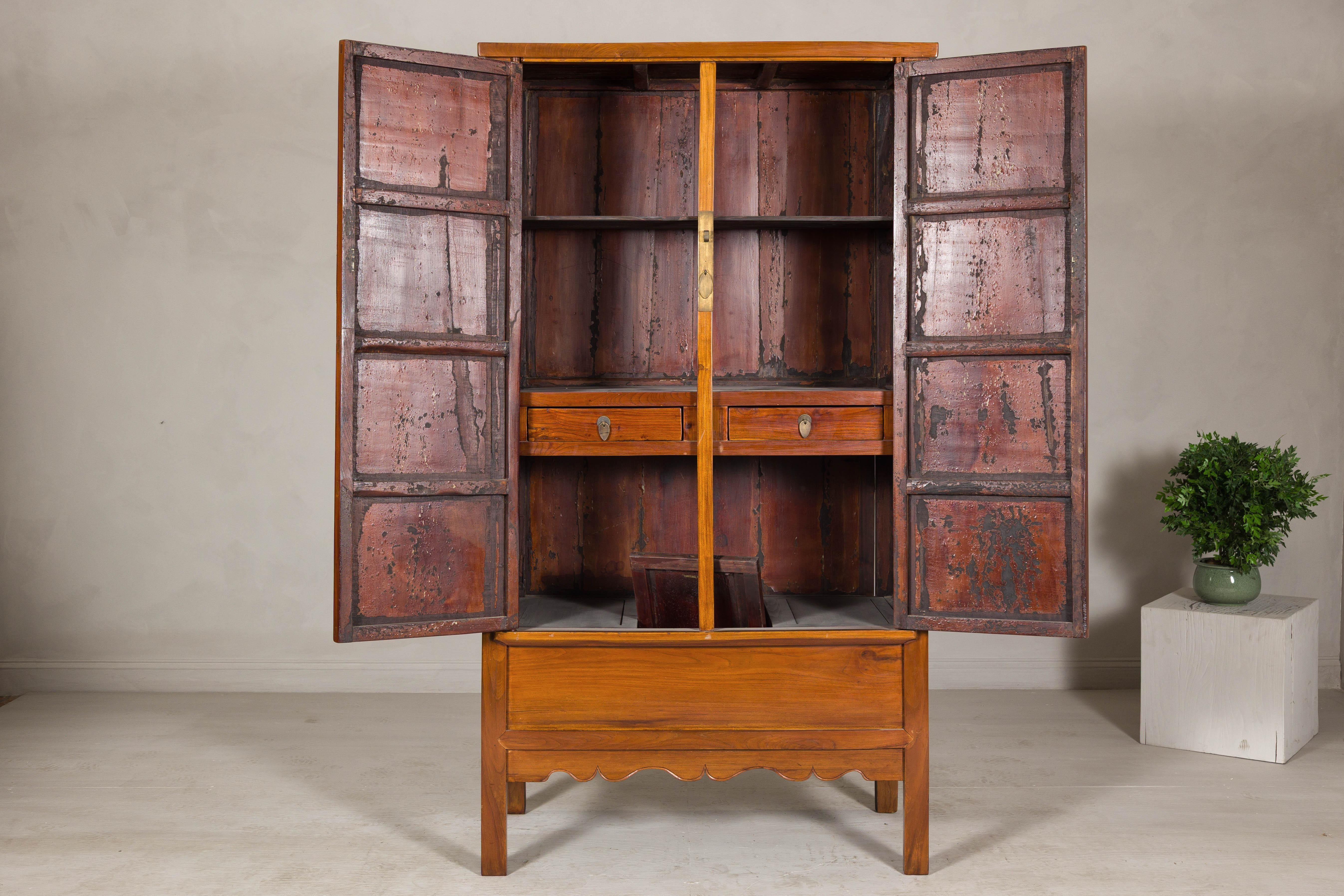 Armoire in olmo della tarda dinastia Qing con cassetti e scomparto inferiore nascosto in vendita 3