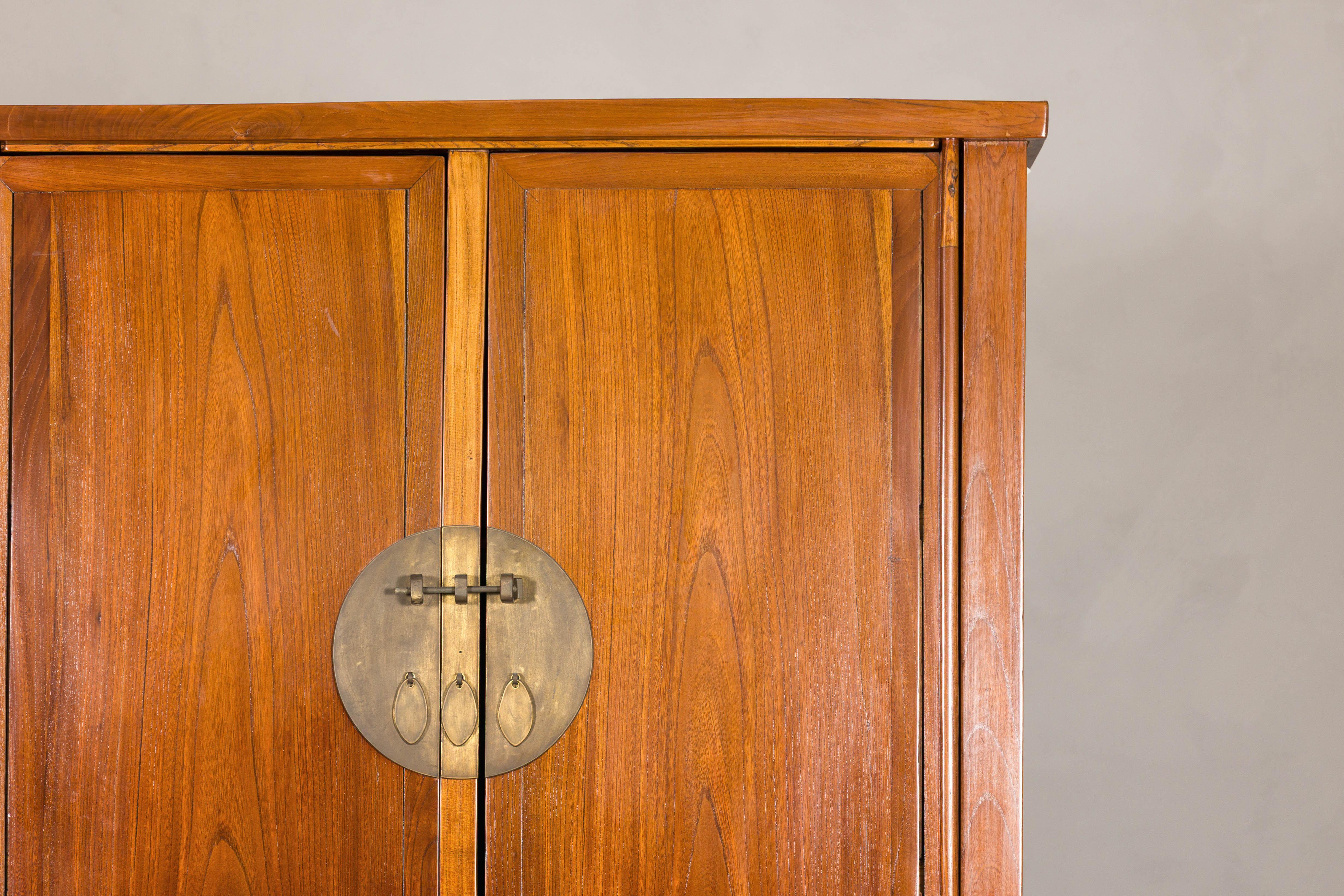 Armoire in olmo della tarda dinastia Qing con cassetti e scomparto inferiore nascosto In condizioni buone in vendita a Yonkers, NY