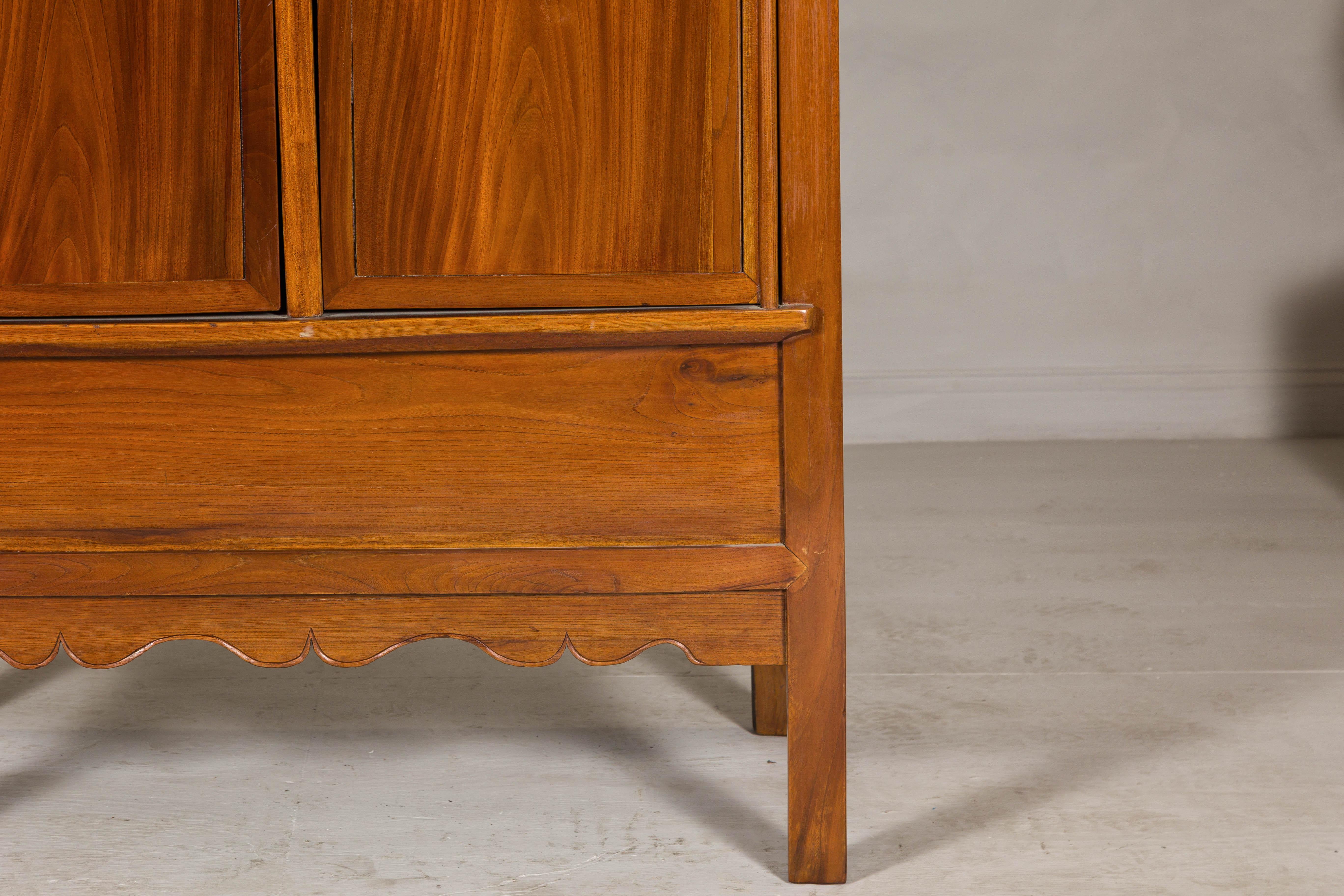 Armoire in olmo della tarda dinastia Qing con cassetti e scomparto inferiore nascosto in vendita 1
