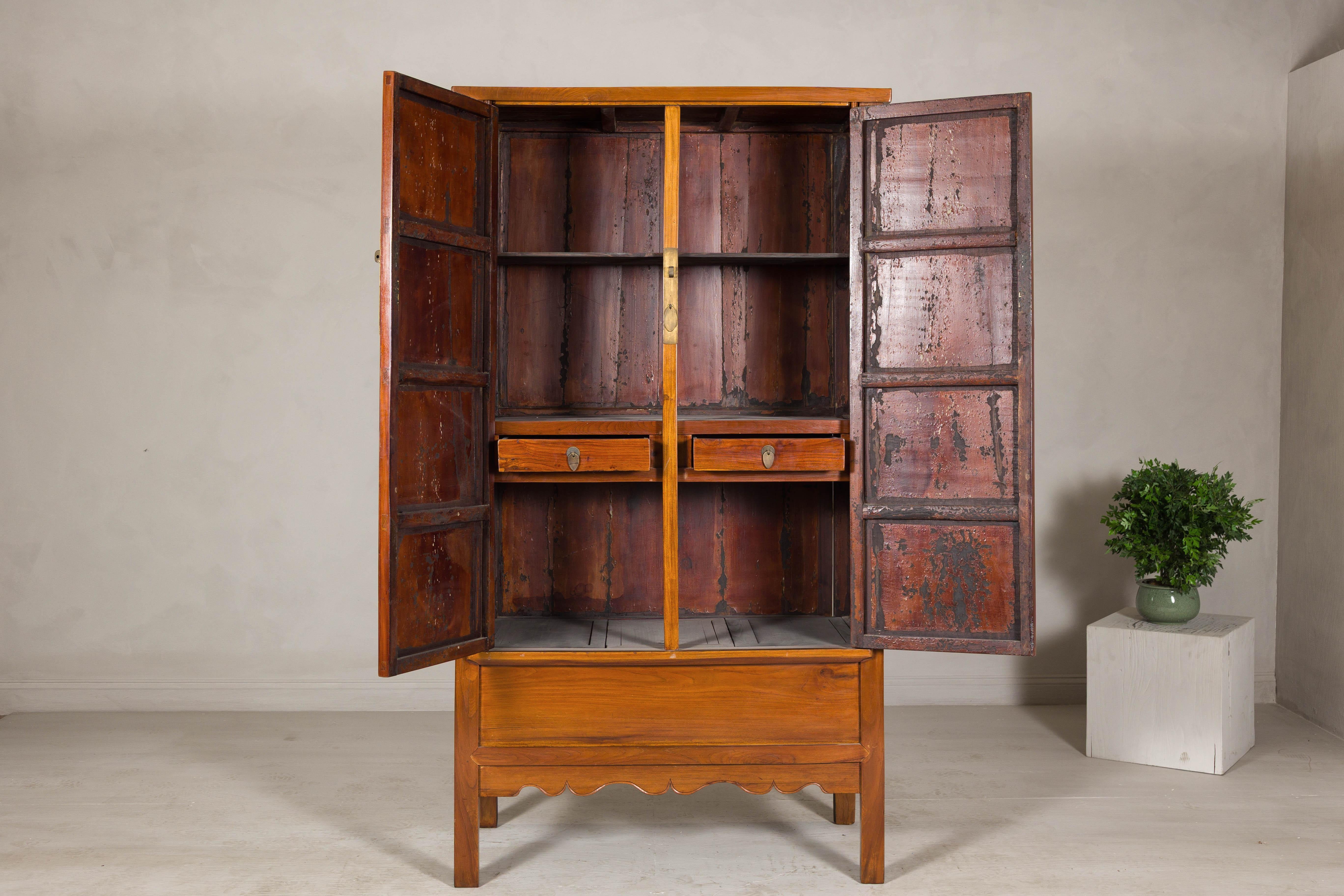 Armoire in olmo della tarda dinastia Qing con cassetti e scomparto inferiore nascosto in vendita 2