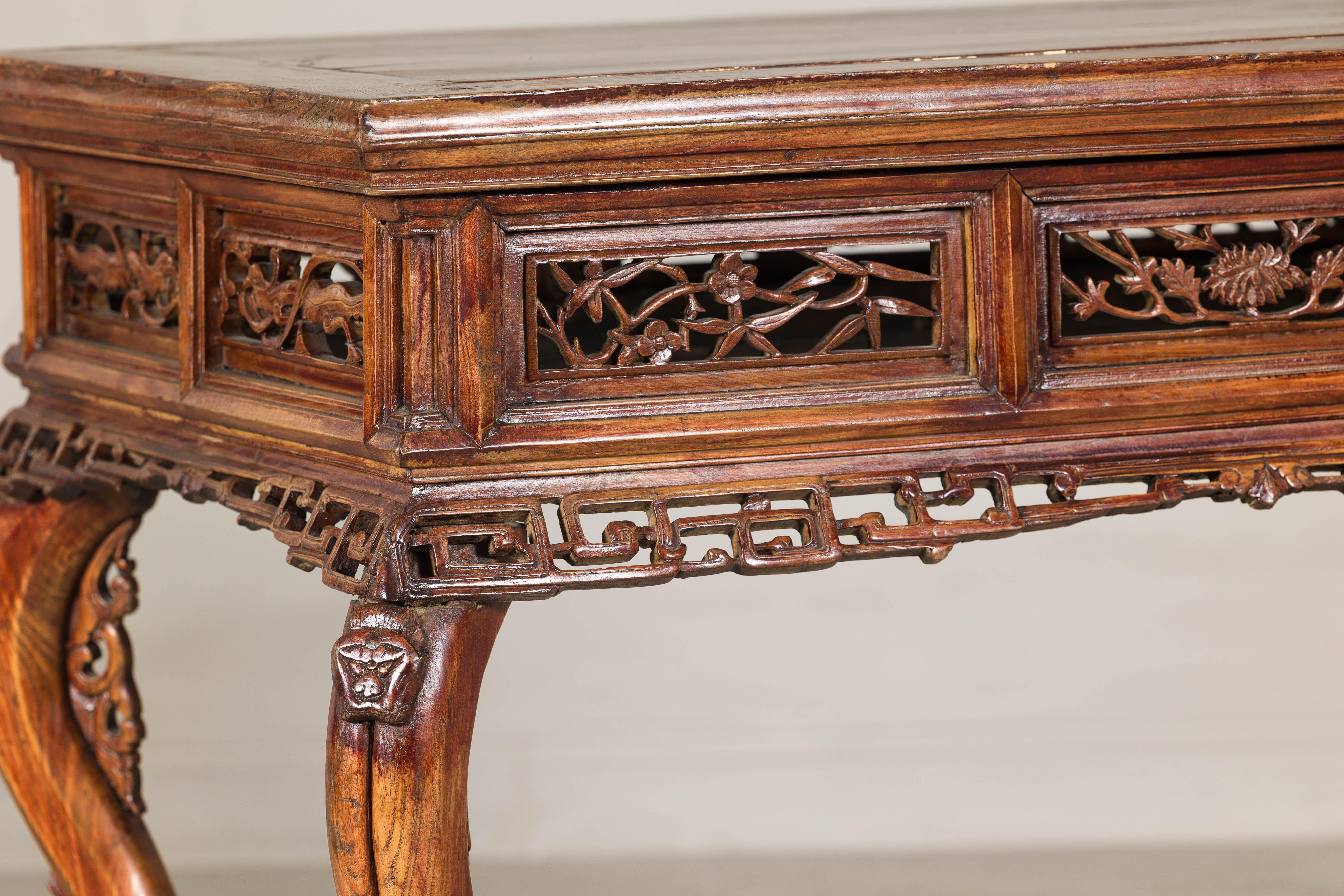 Mesa de salón de madera noble de finales de la dinastía Qing con tallas de dragón y pátina de laca en venta 3