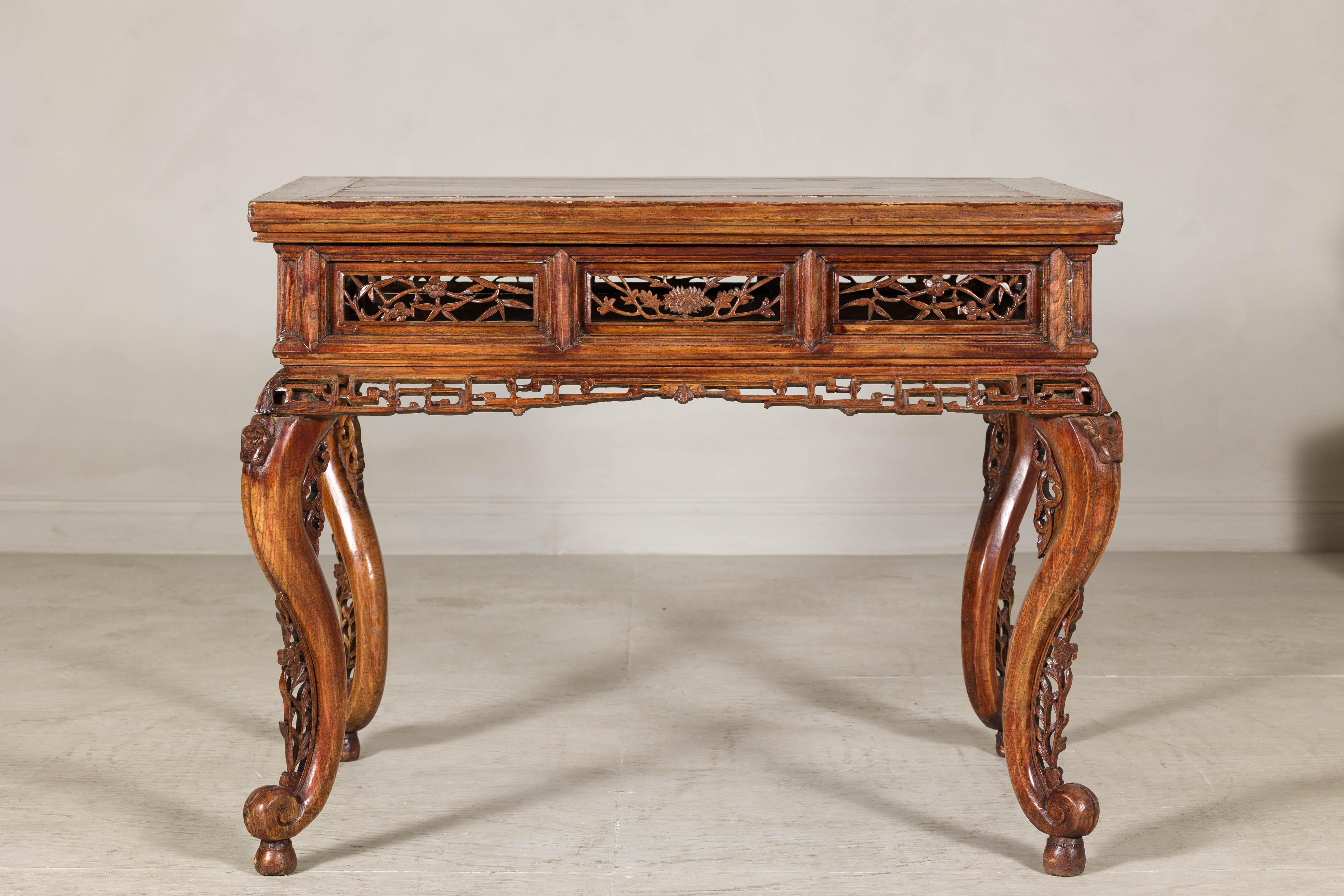 Mesa de salón de madera noble de finales de la dinastía Qing con tallas de dragón y pátina de laca en venta 9