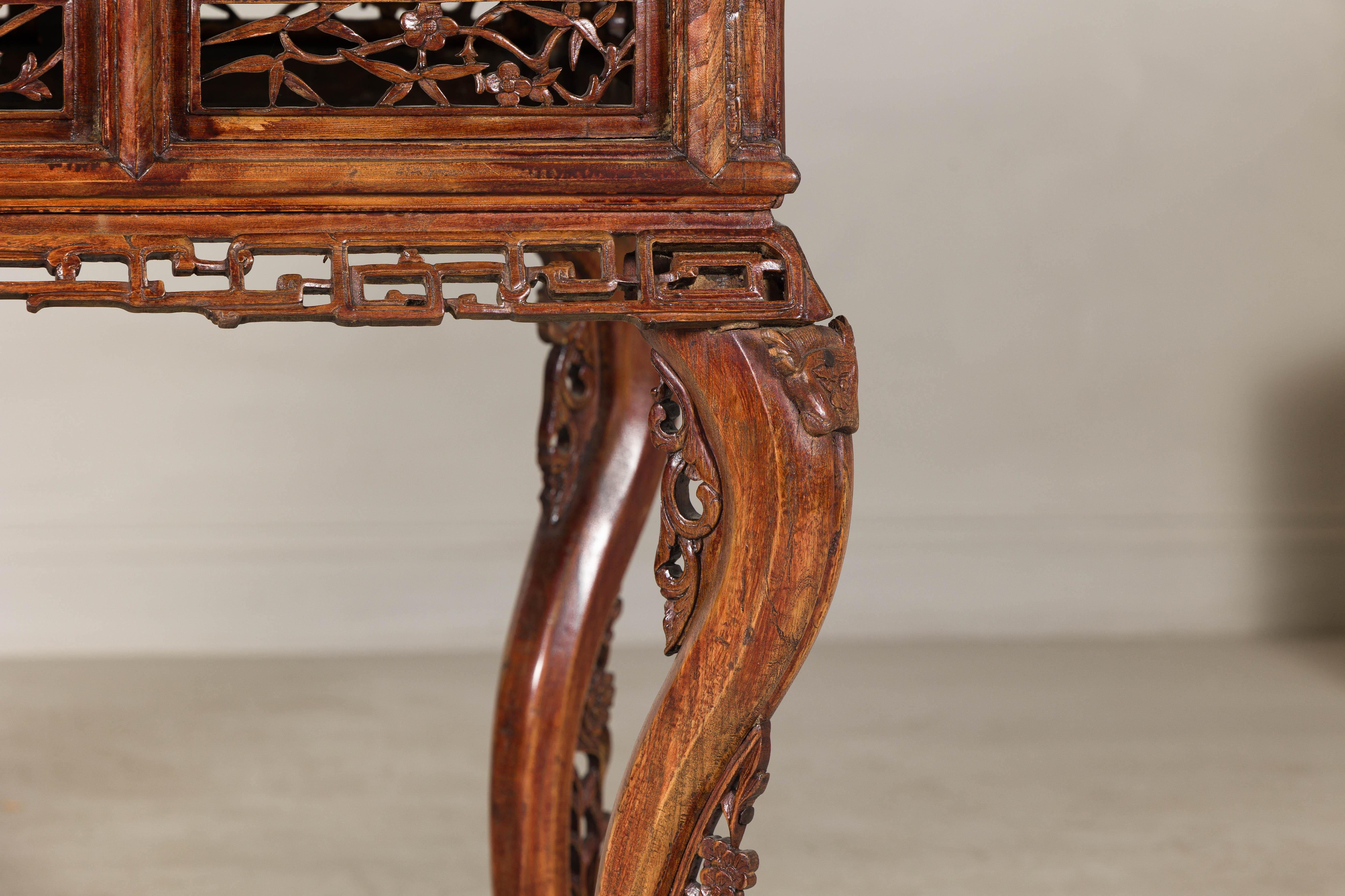 Mesa de salón de madera noble de finales de la dinastía Qing con tallas de dragón y pátina de laca Madera dura en venta