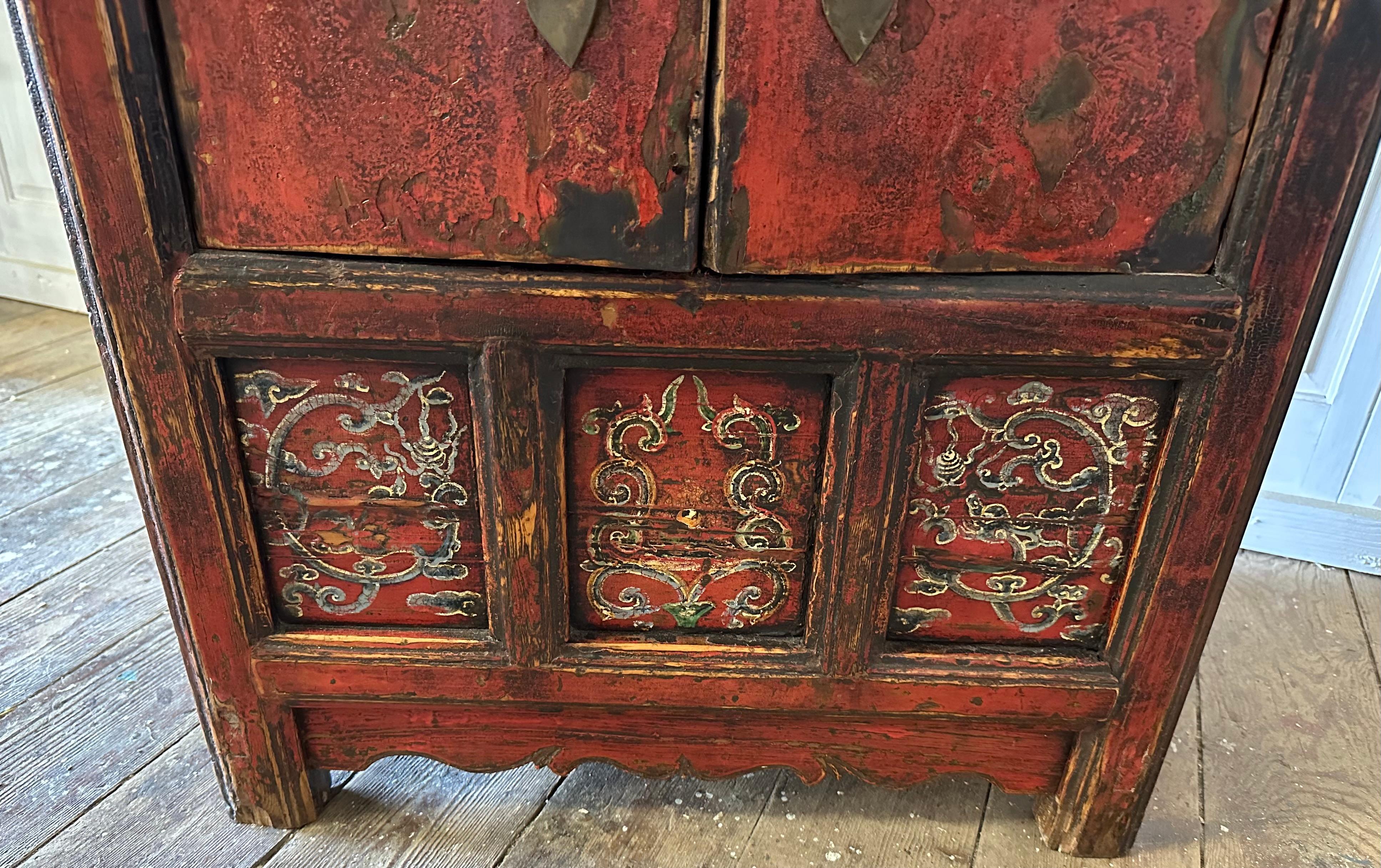 Late Qing Dynasty Low Chinese Red Lacquer Bedside Cabinet In Fair Condition For Sale In Sheffield, MA