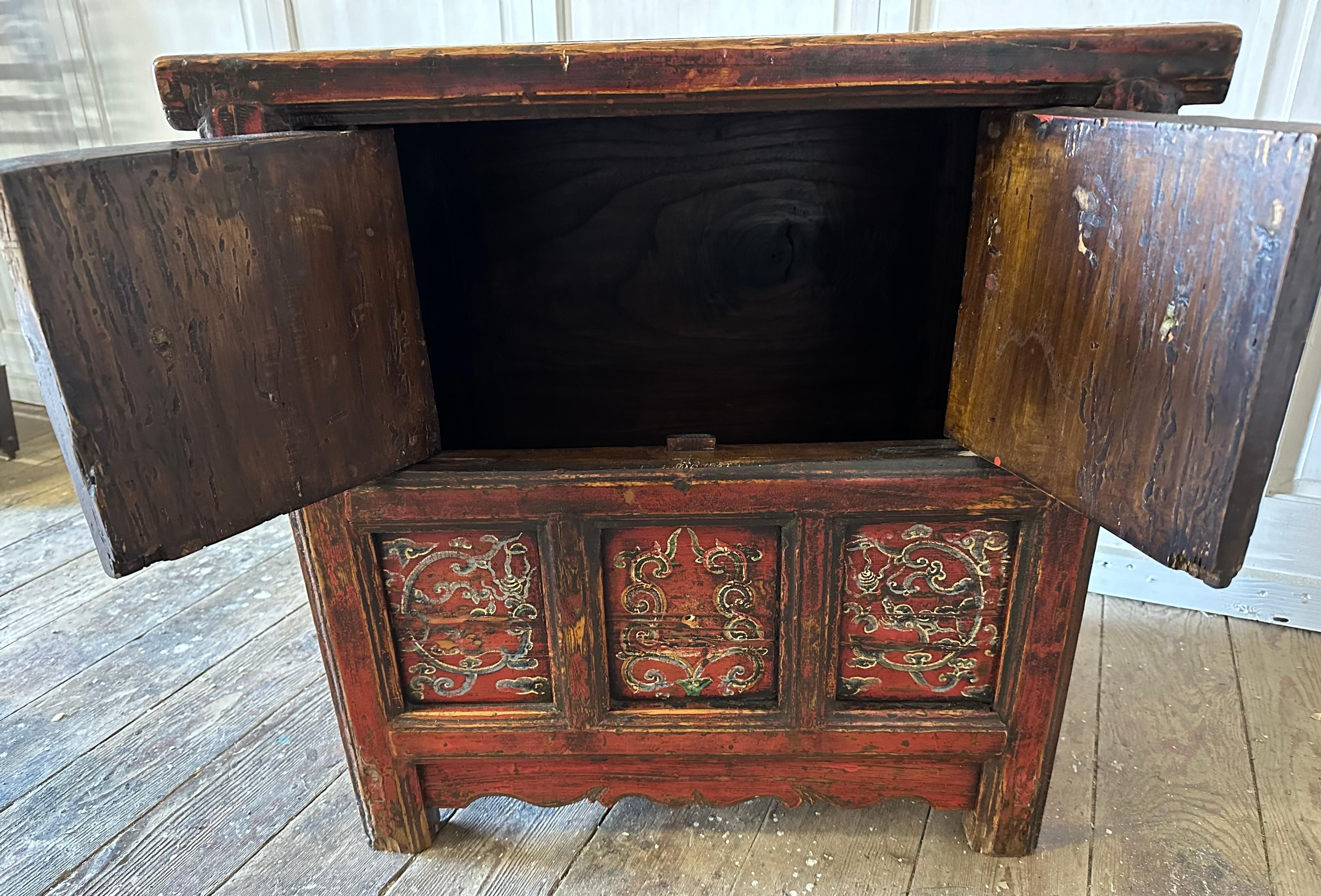 Late Qing Dynasty Low Chinese Red Lacquer Bedside Cabinet For Sale 3