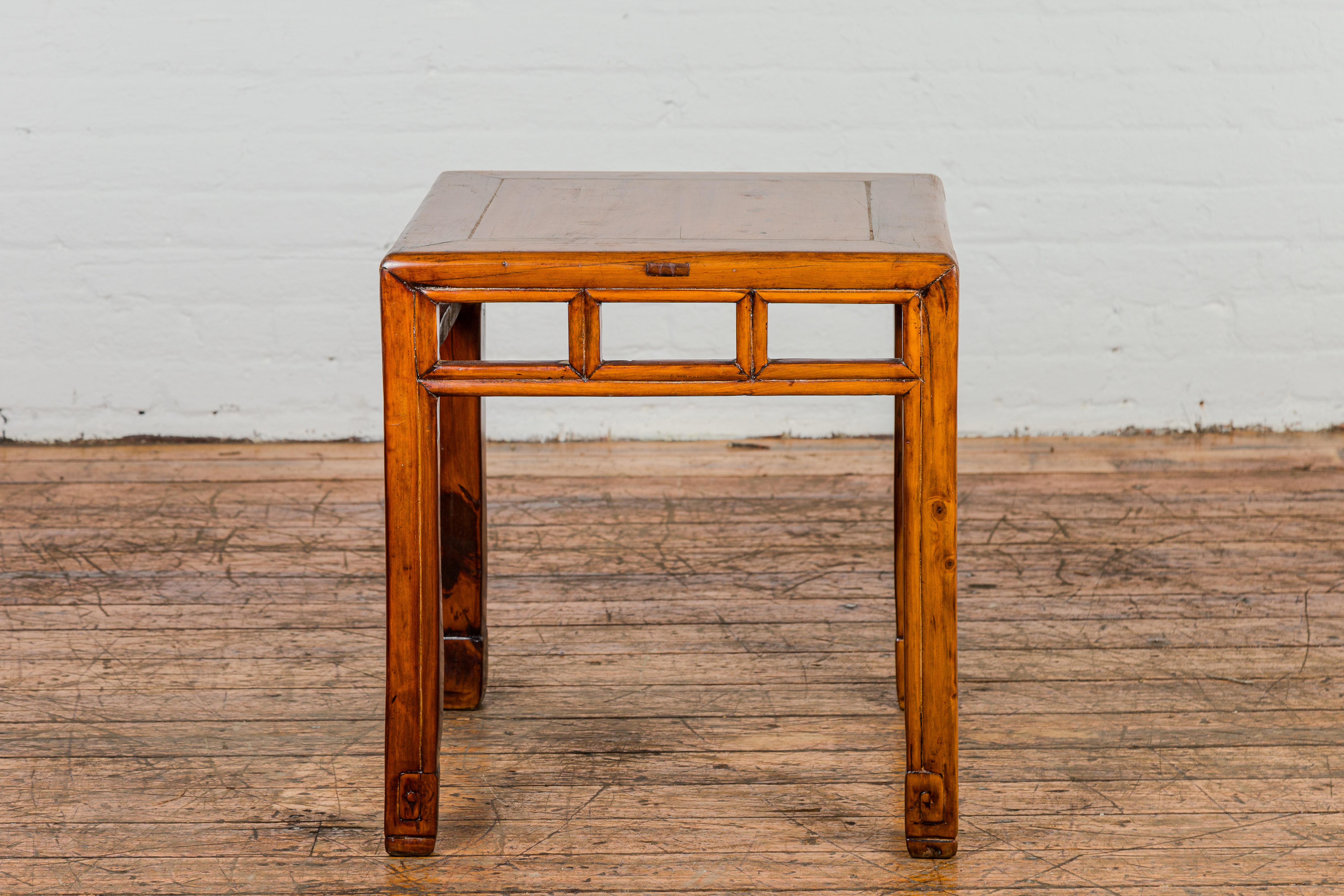 Late Qing Dynasty Period Side Table with Pillar Strut Motifs and Scroll Feet For Sale 6