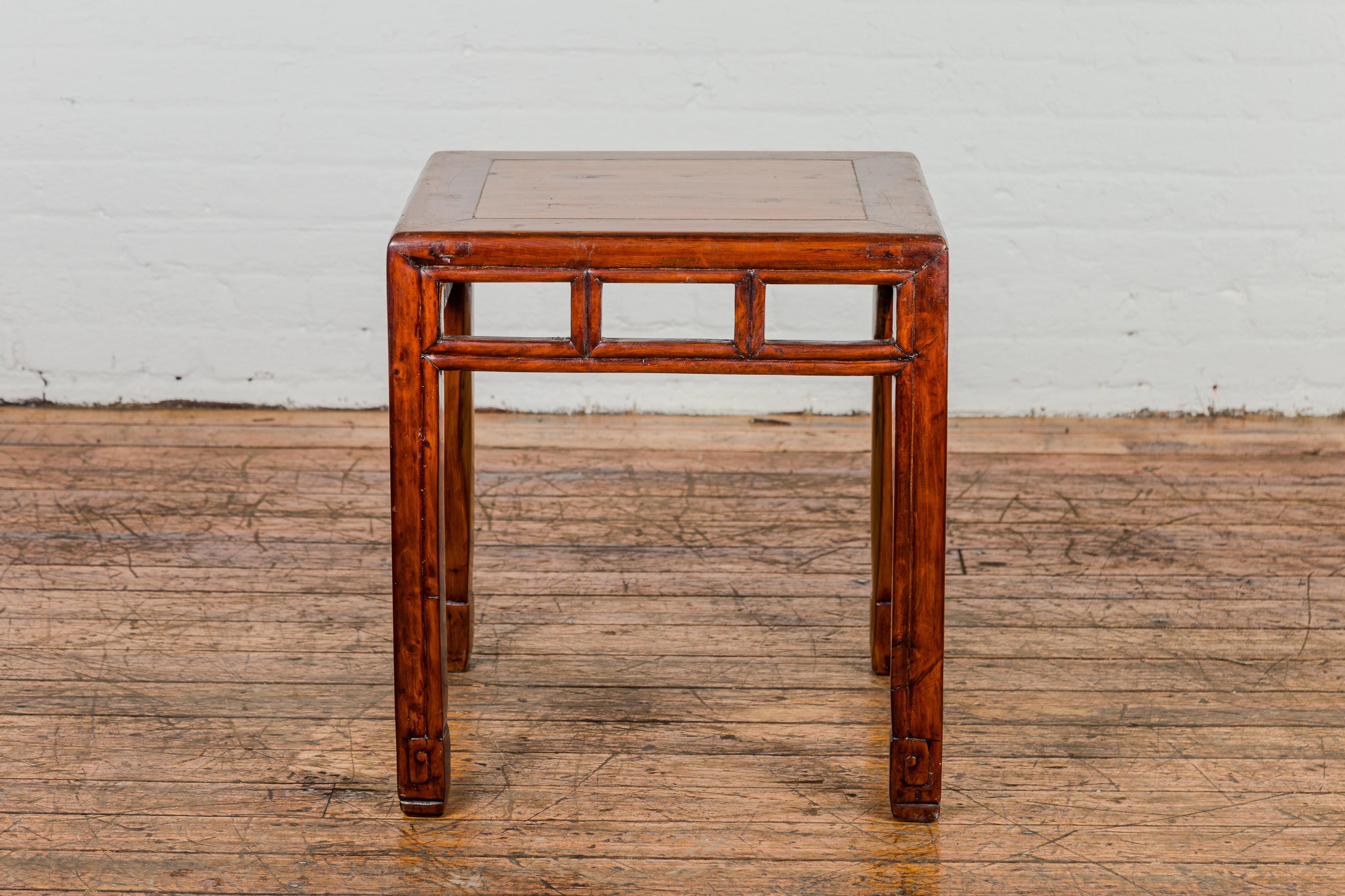 Late Qing Dynasty Period Side Table with Pillar Strut Motifs and Scroll Feet For Sale 7