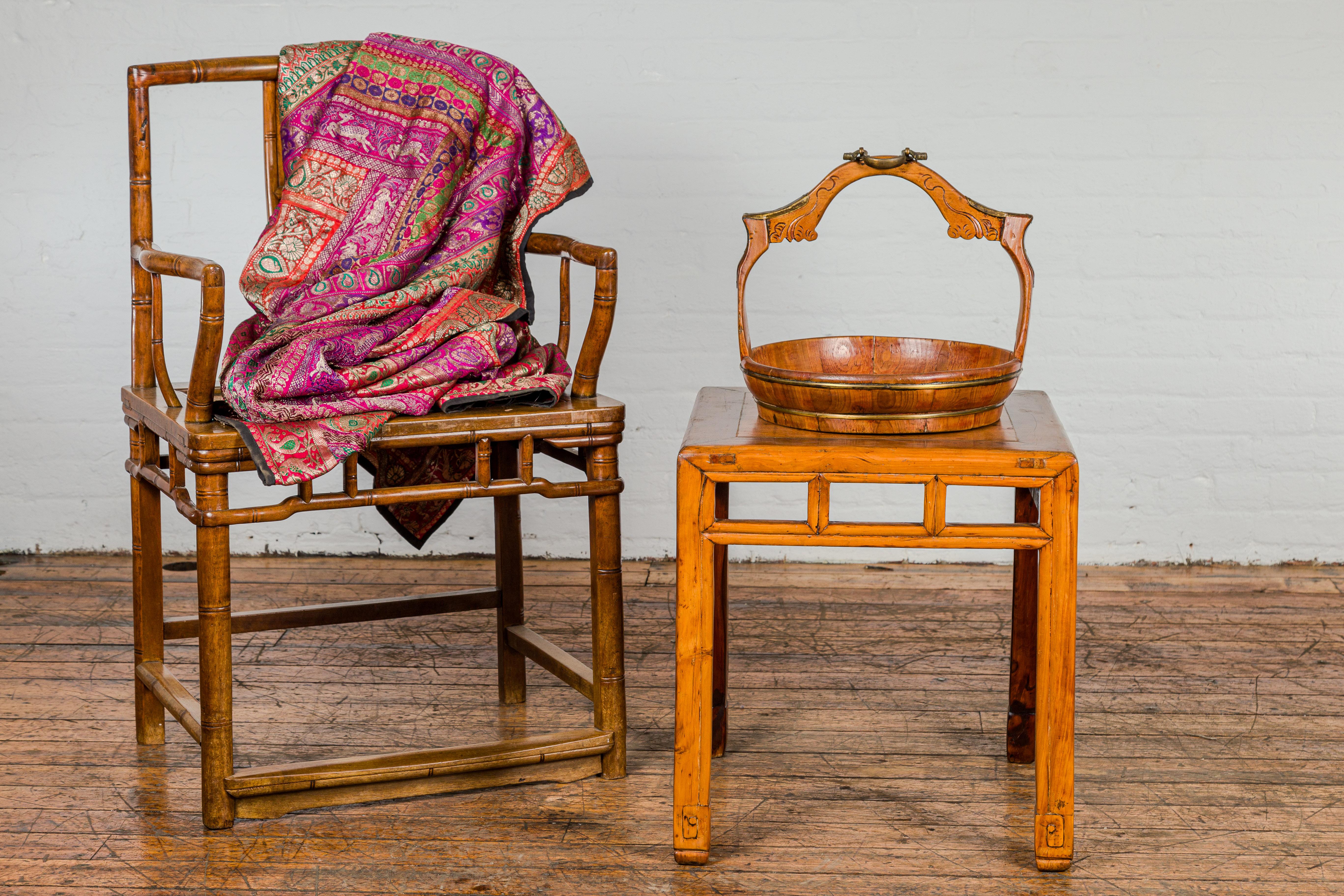 Chinese Late Qing Dynasty Period Side Table with Pillar Strut Motifs and Scroll Feet For Sale