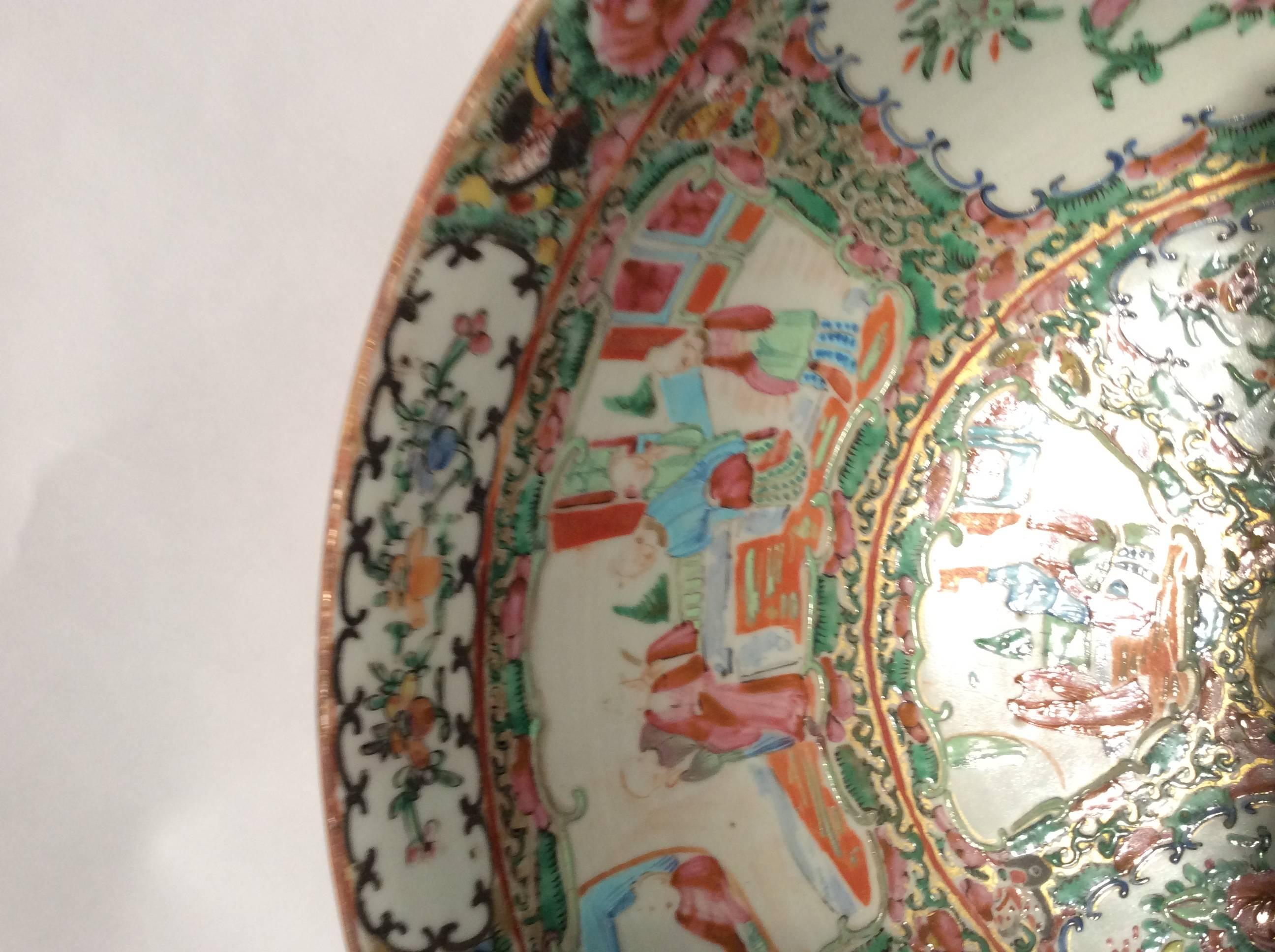 Late Qing Dynasty Rose Medallion Punch Bowl In Good Condition In Santa Fe, NM