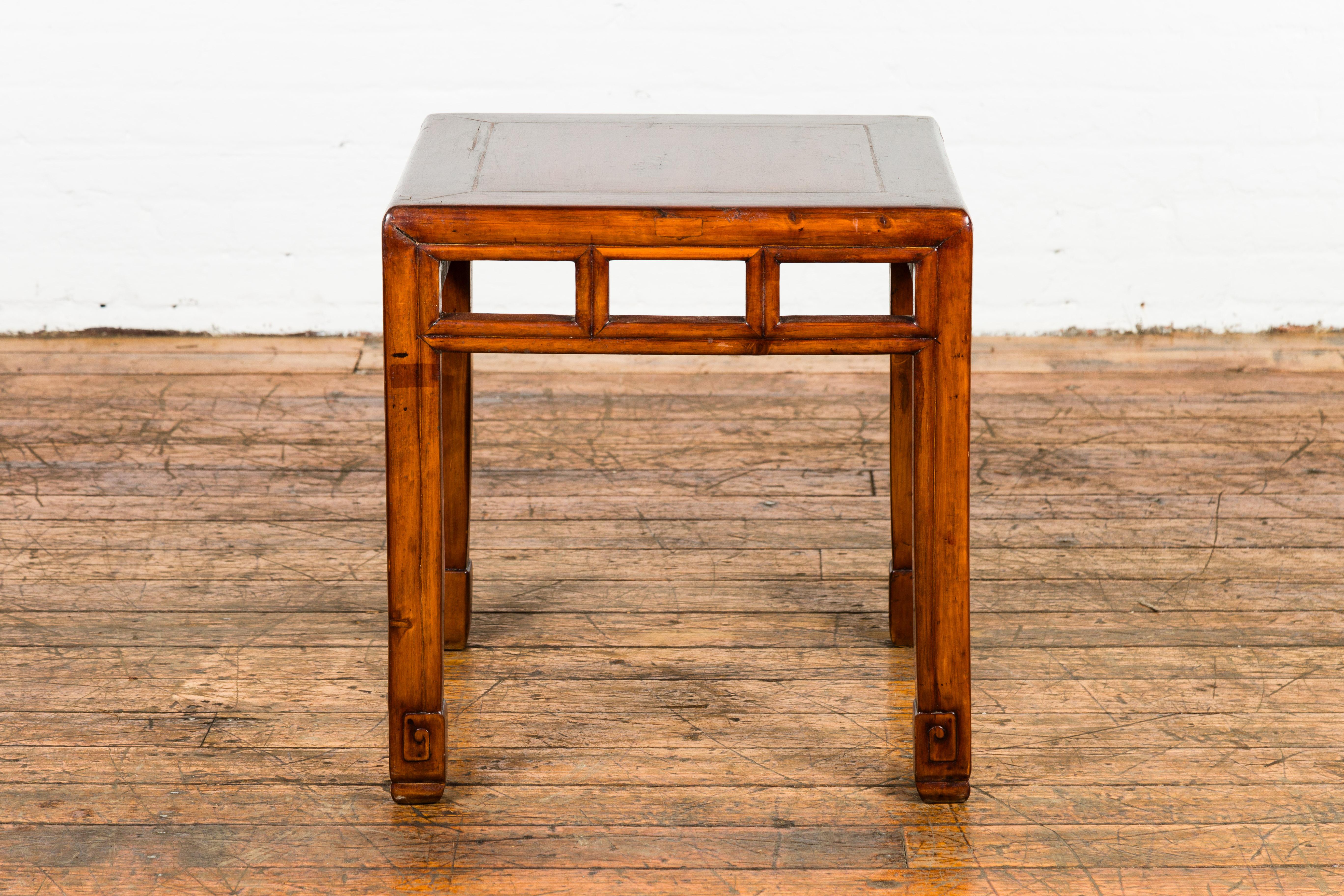 Late Qing Dynasty Small Side Table with Pillar Strut Motifs and Scrolling Feet For Sale 8