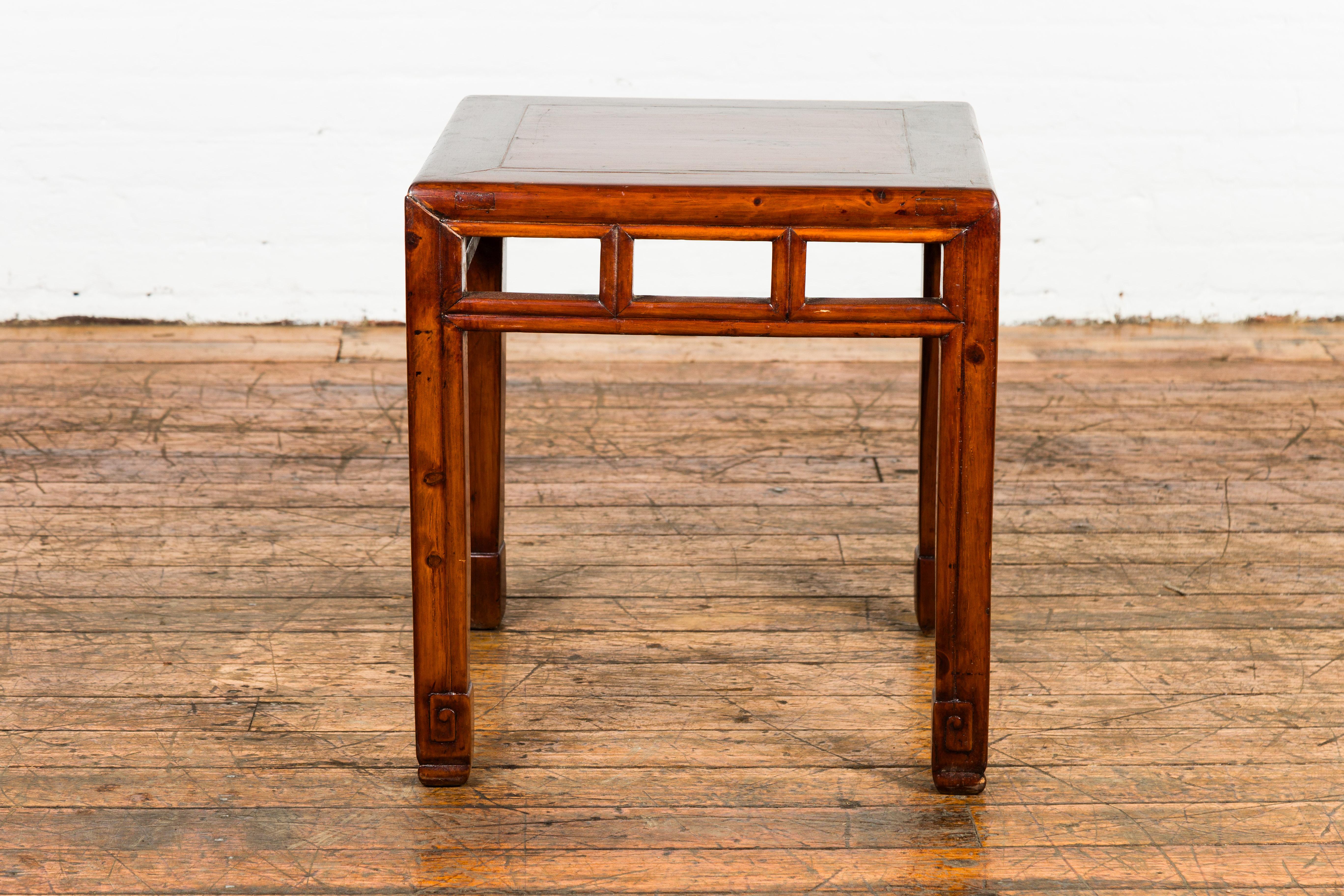Late Qing Dynasty Small Side Table with Pillar Strut Motifs and Scrolling Feet For Sale 9