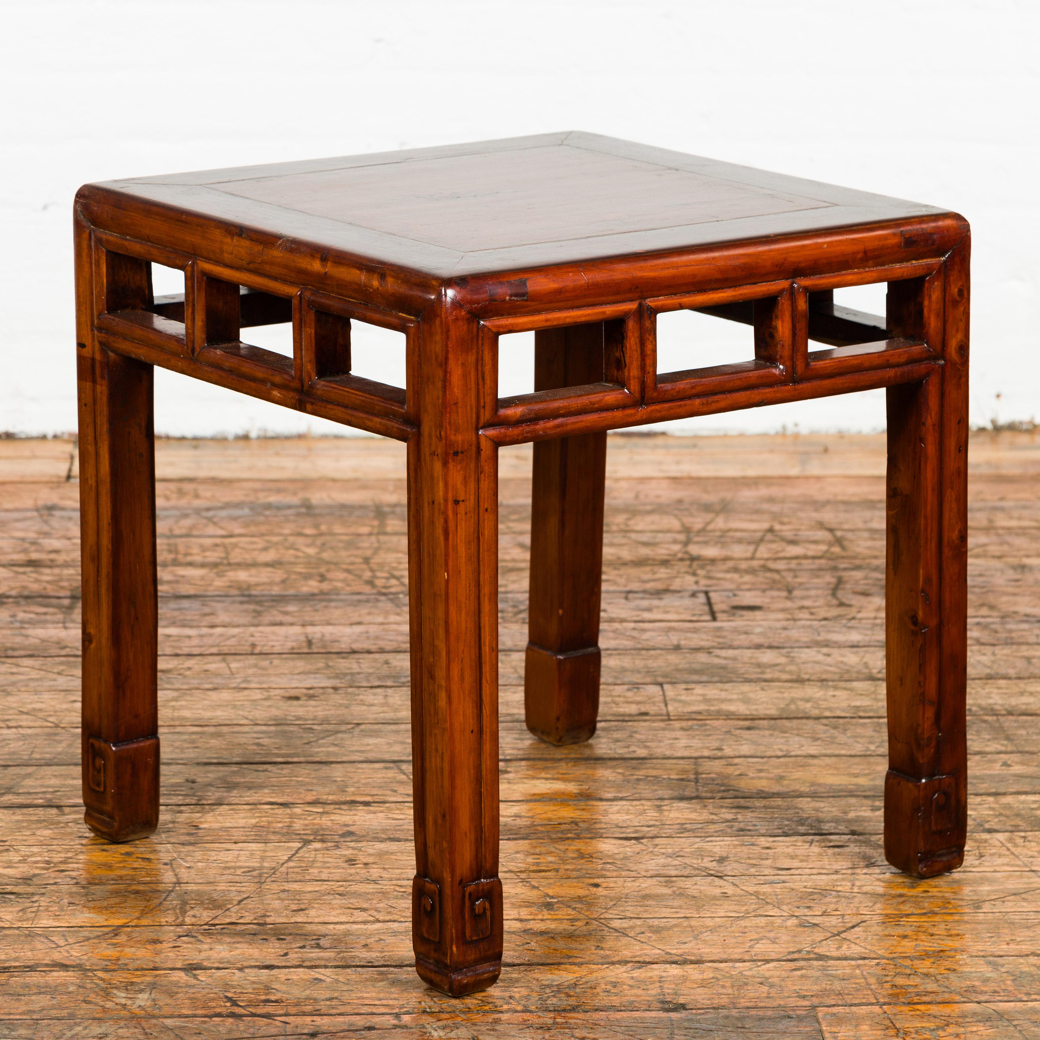 Chinese Late Qing Dynasty Small Side Table with Pillar Strut Motifs and Scrolling Feet For Sale