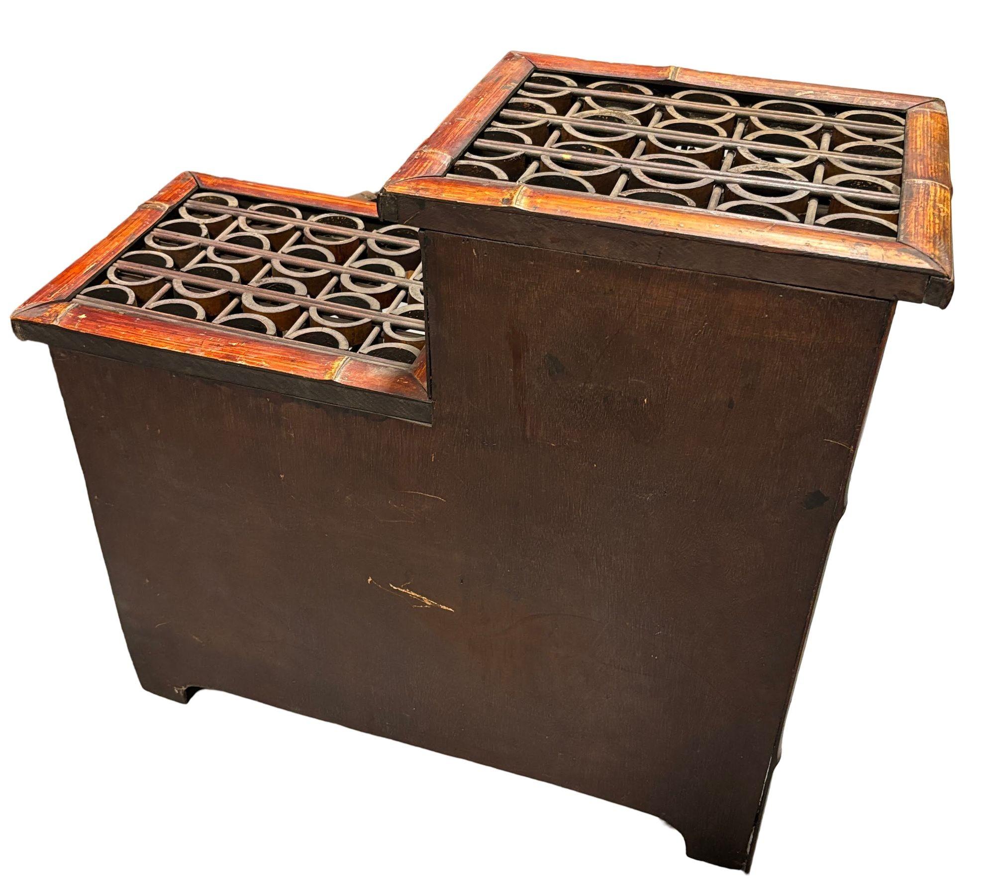 Armadietto Chippendale con 3 cassetti e piano in bambù spaccato e a reticolo della tarda dinastia Qing In condizioni buone in vendita a Van Nuys, CA