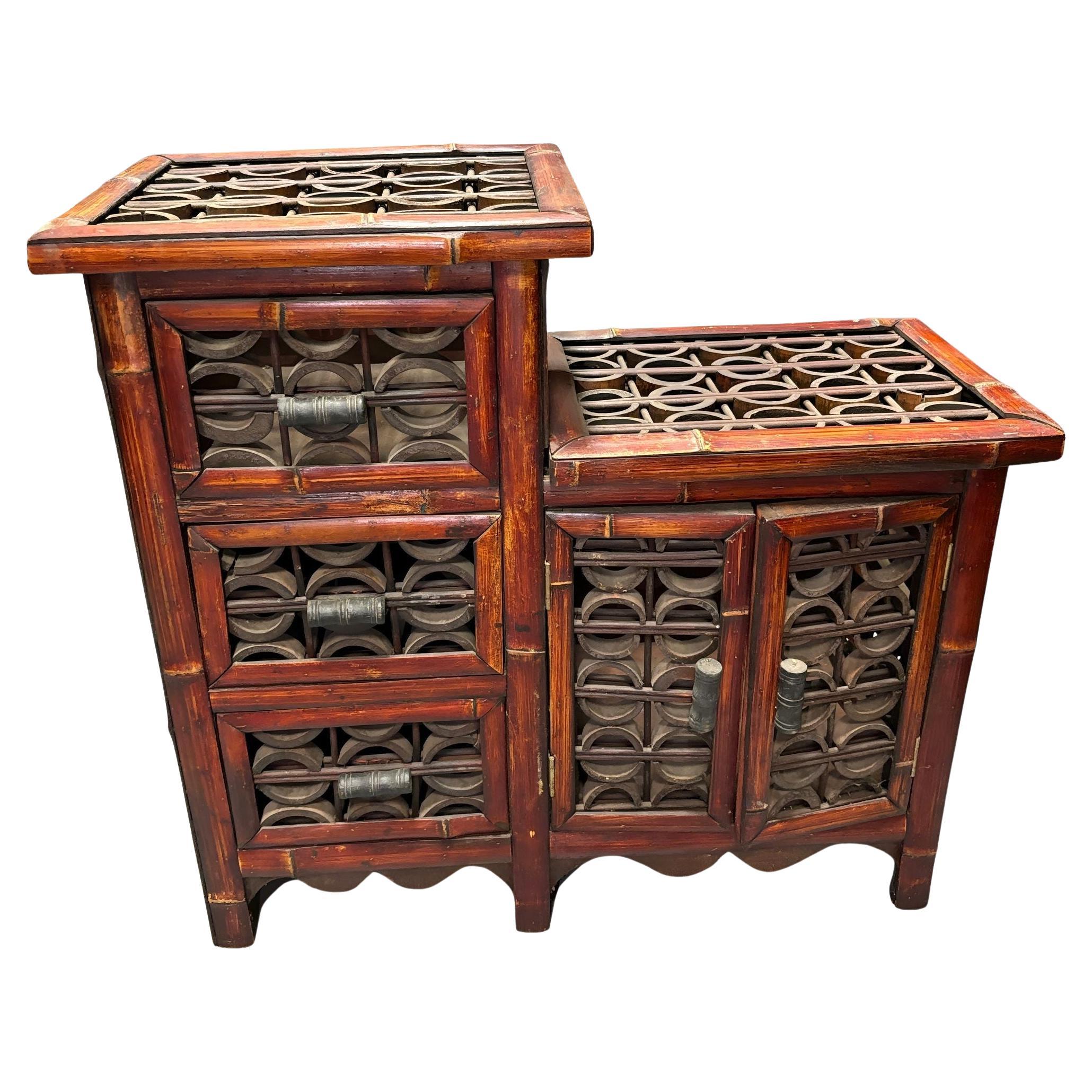 Armadietto Chippendale con 3 cassetti e piano in bambù spaccato e a reticolo della tarda dinastia Qing in vendita