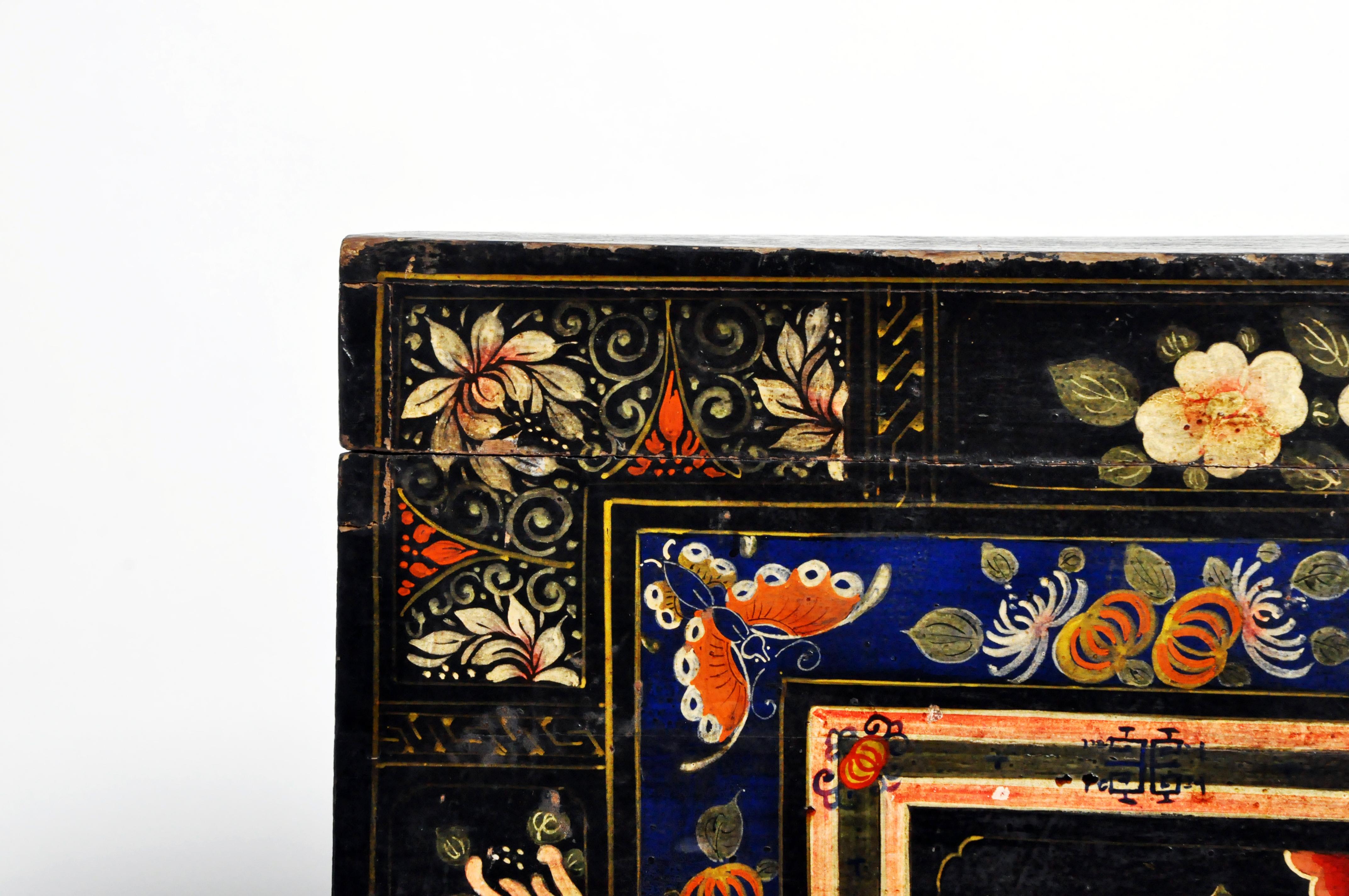 Late Qing Dynasty Storage Chest with Painting and Metal Base In Good Condition In Chicago, IL