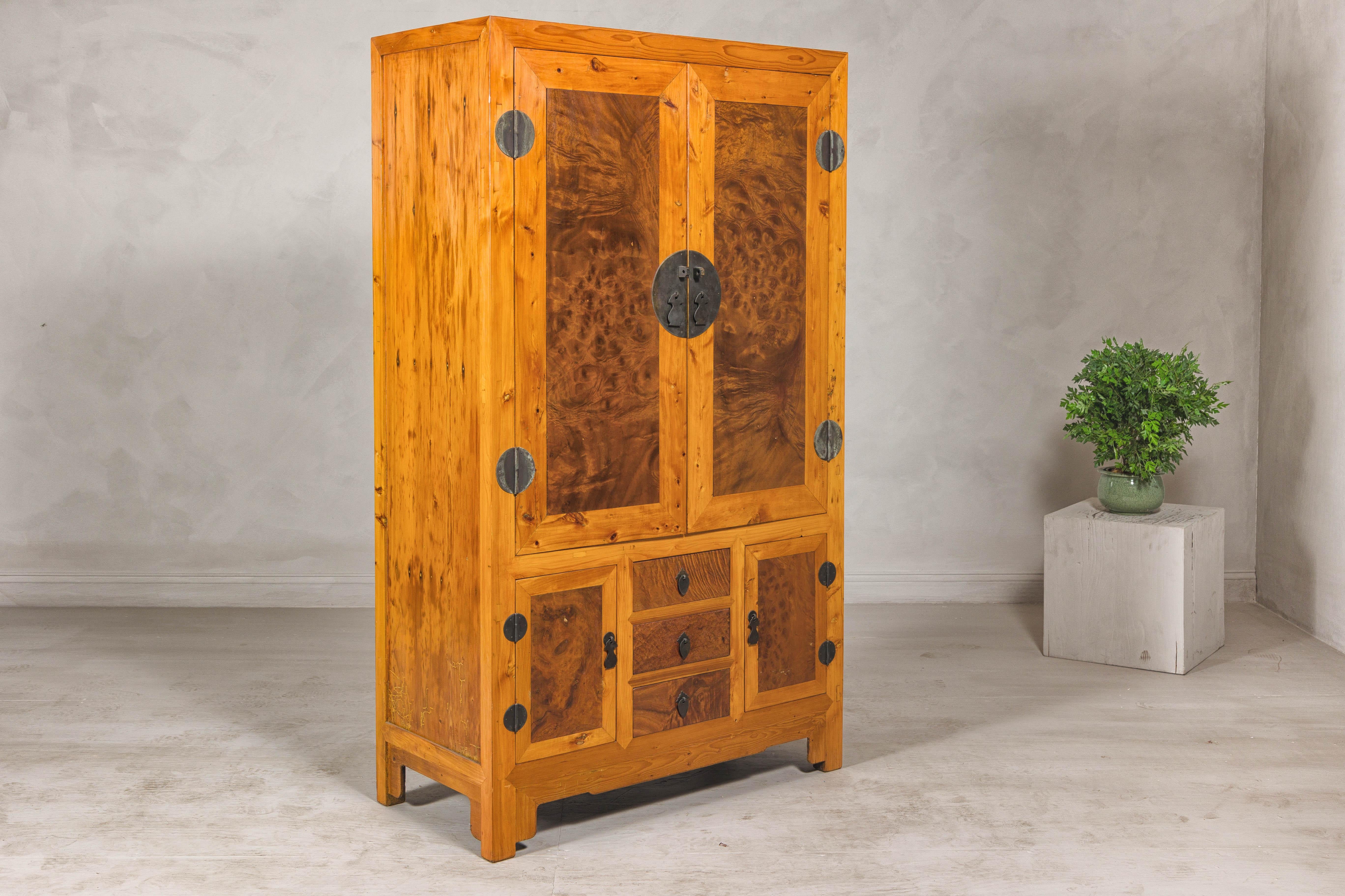 Armario compuesto de dos tonos de madera burl y madera de olmo de la dinastía Qing tardía en venta 5