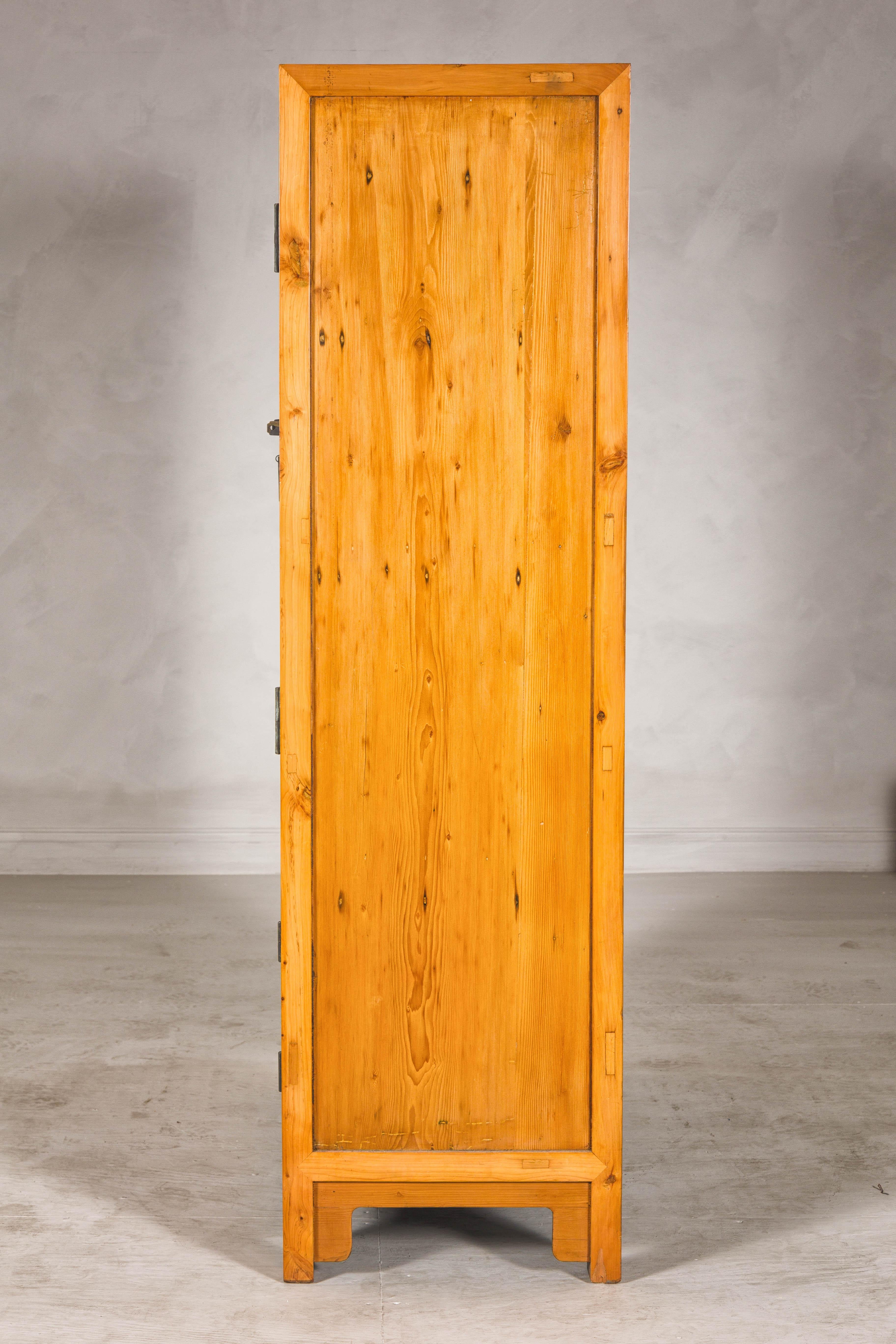 Armario compuesto de dos tonos de madera burl y madera de olmo de la dinastía Qing tardía en venta 8