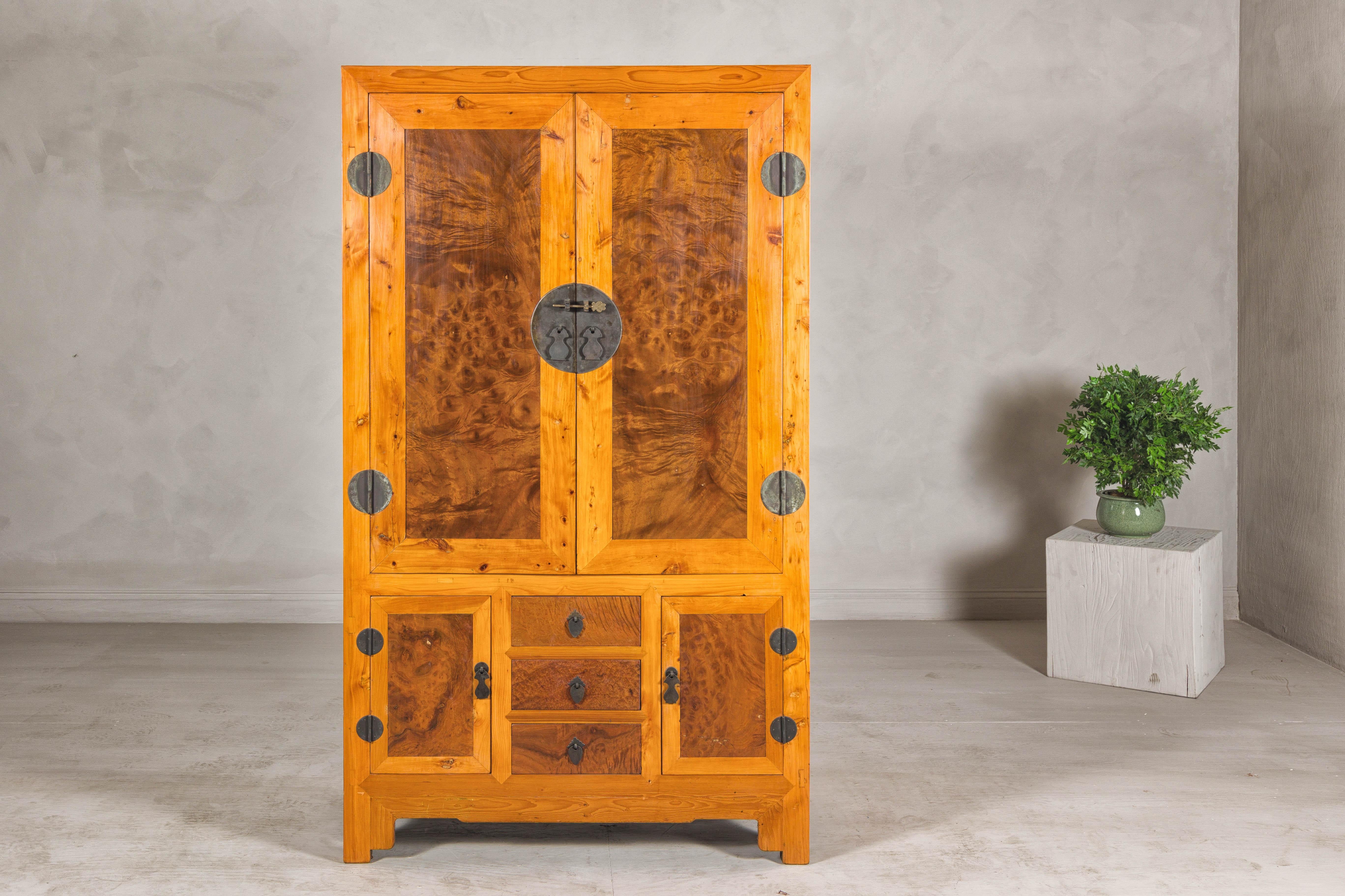 Armario compuesto de dos tonos de madera burl y madera de olmo de la dinastía Qing tardía en Bueno estado para la venta en Yonkers, NY