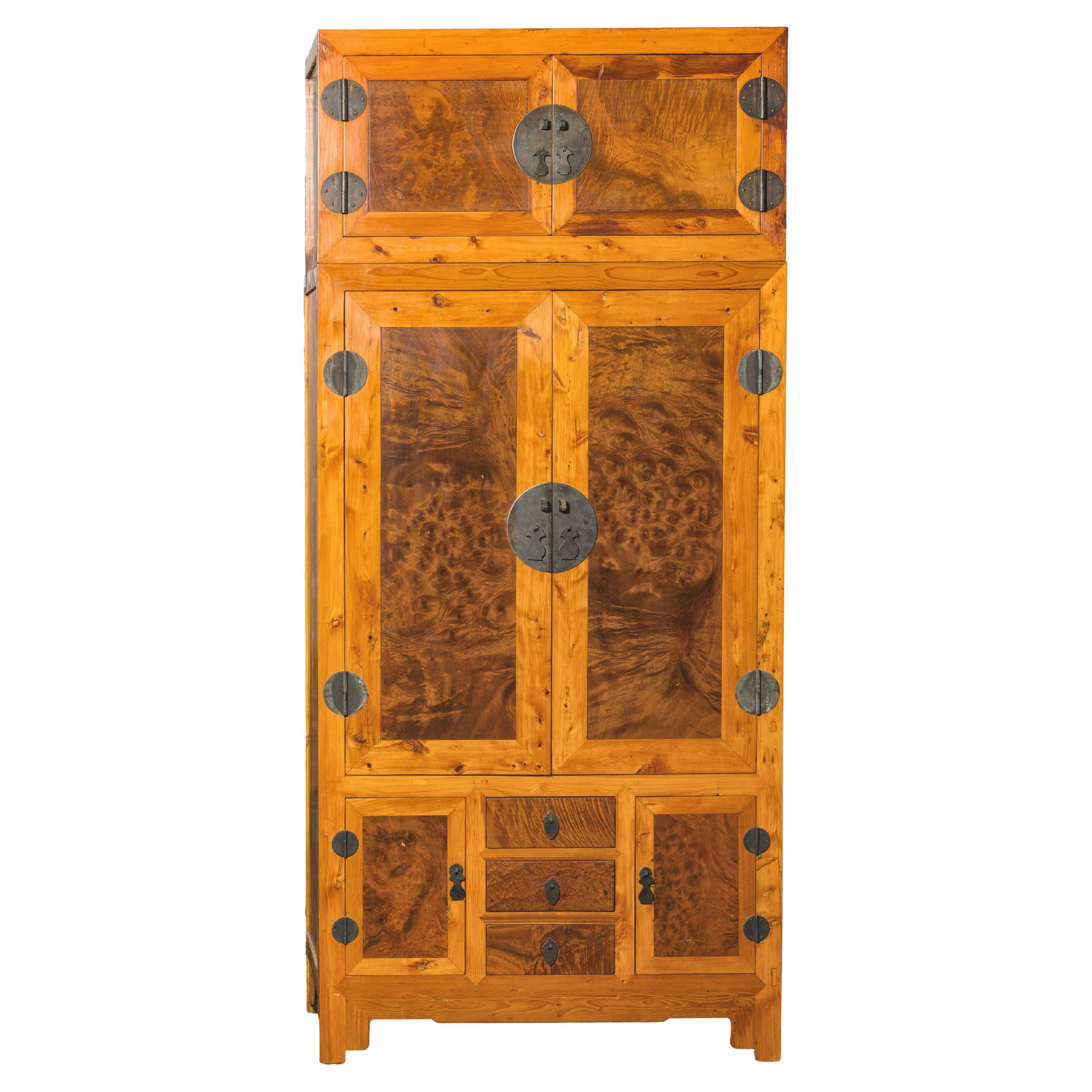 Armario compuesto de dos tonos de madera burl y madera de olmo de la dinastía Qing tardía en venta