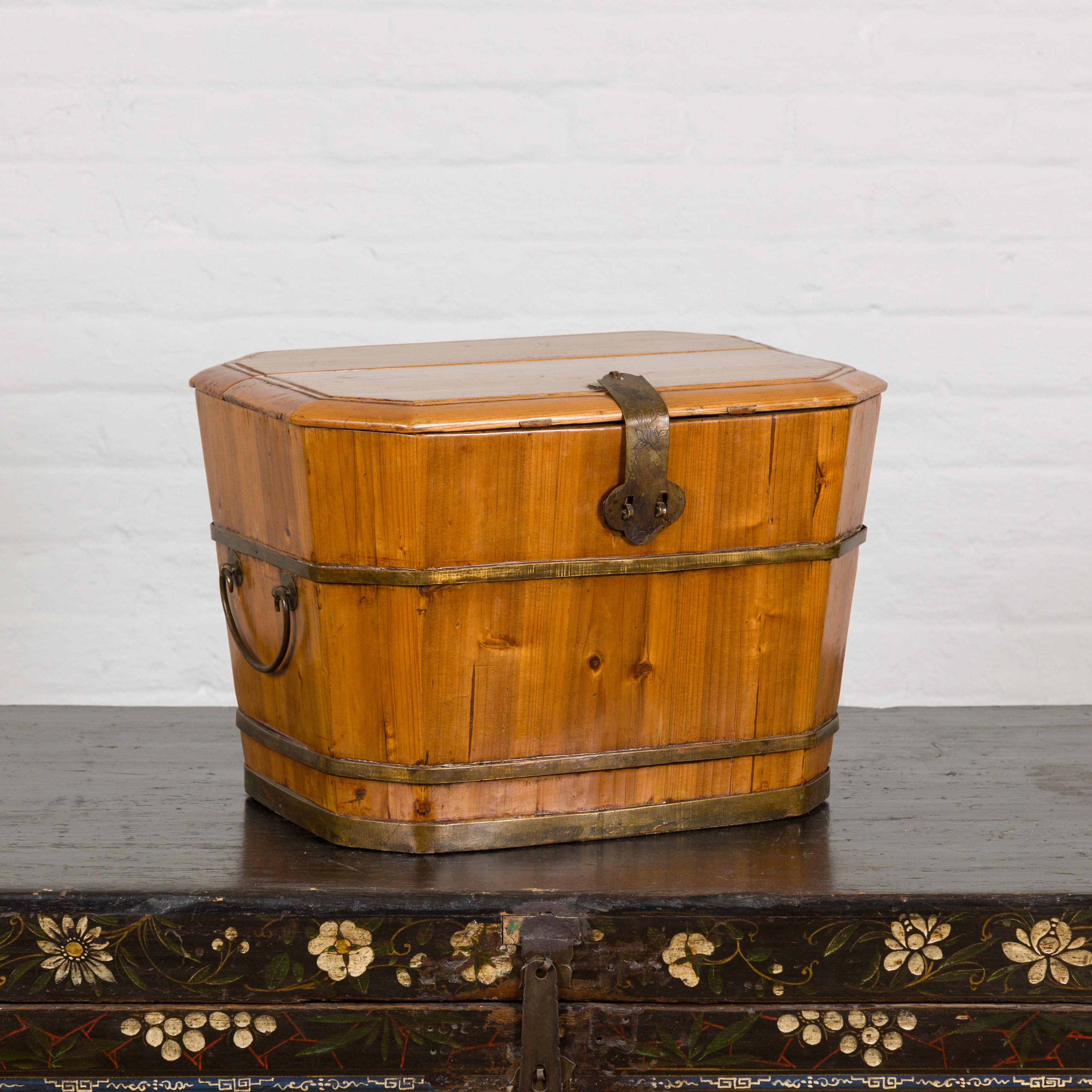 Late Qing Dynasty Wood and Brass Lidded Box with Lateral Handles For Sale 7